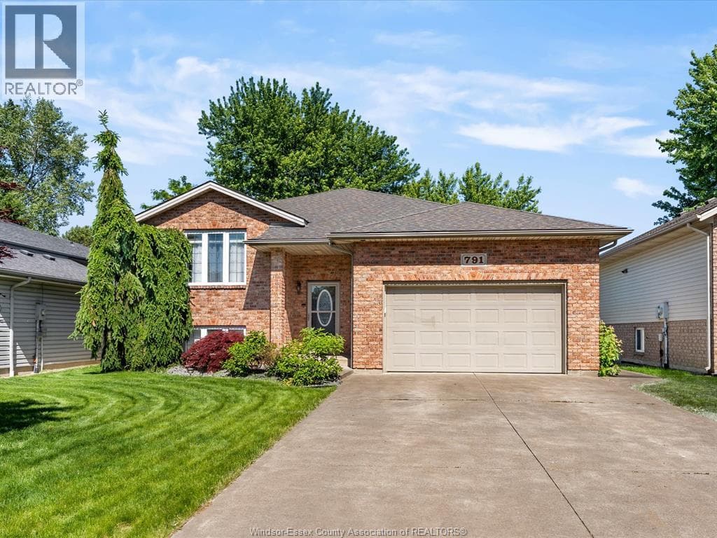 791 HELENA CRESCENT in 