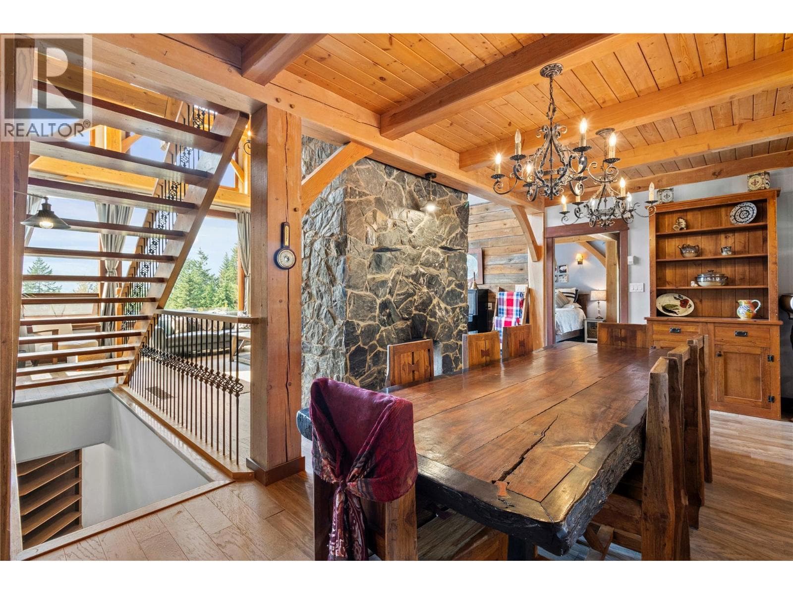 1403 NOTCH HILL ROAD, Interior REALTORS® — photo 5