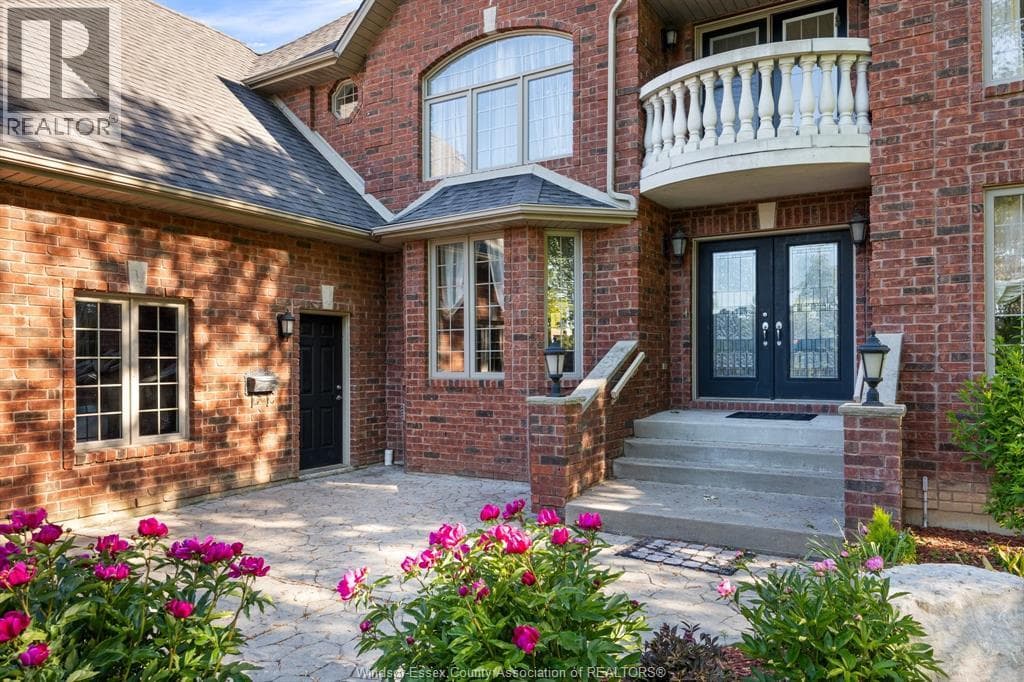 870 MCRAE AVENUE, Windsor — photo 2