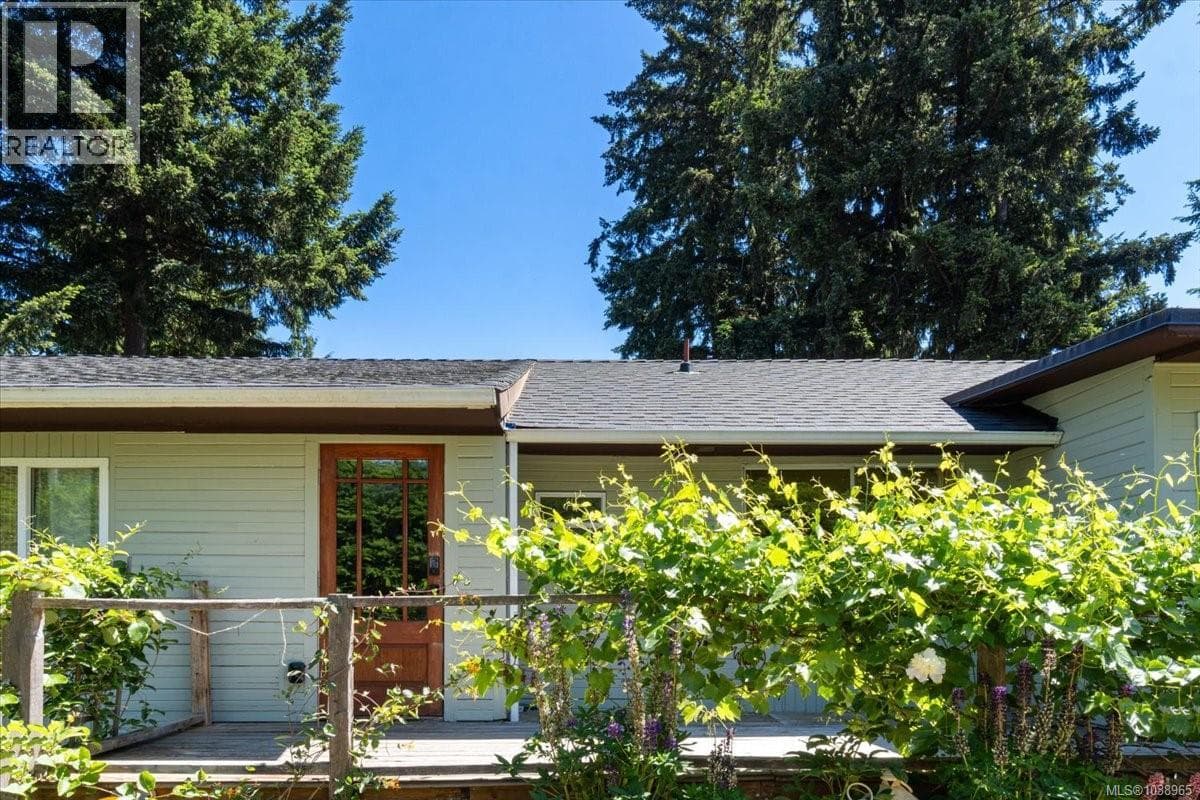 980 Poplar Way, Vancouver Island — photo 2