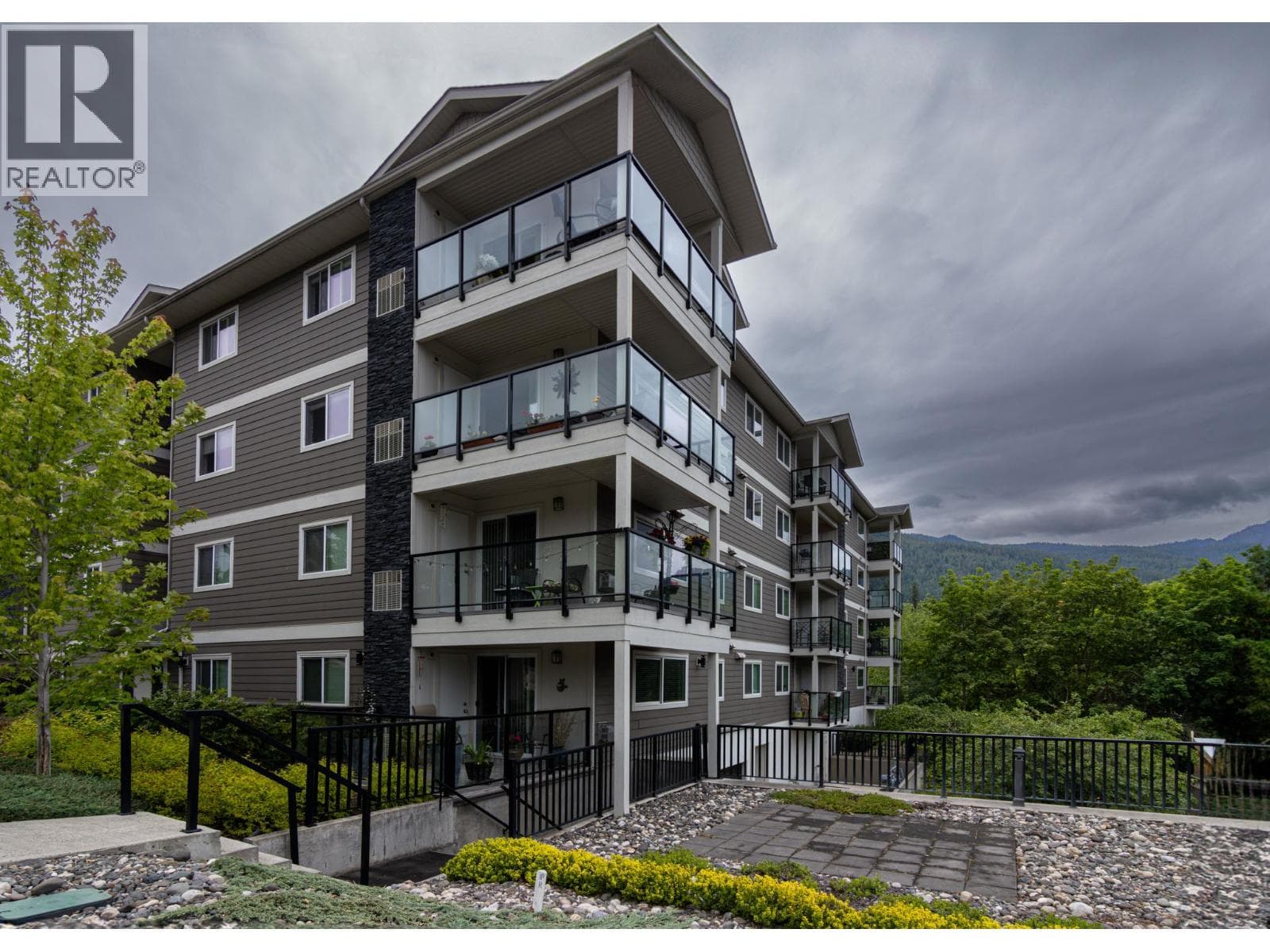 330 4 Avenue SE Unit# 402 Lot# 330, Interior REALTORS® — photo 2