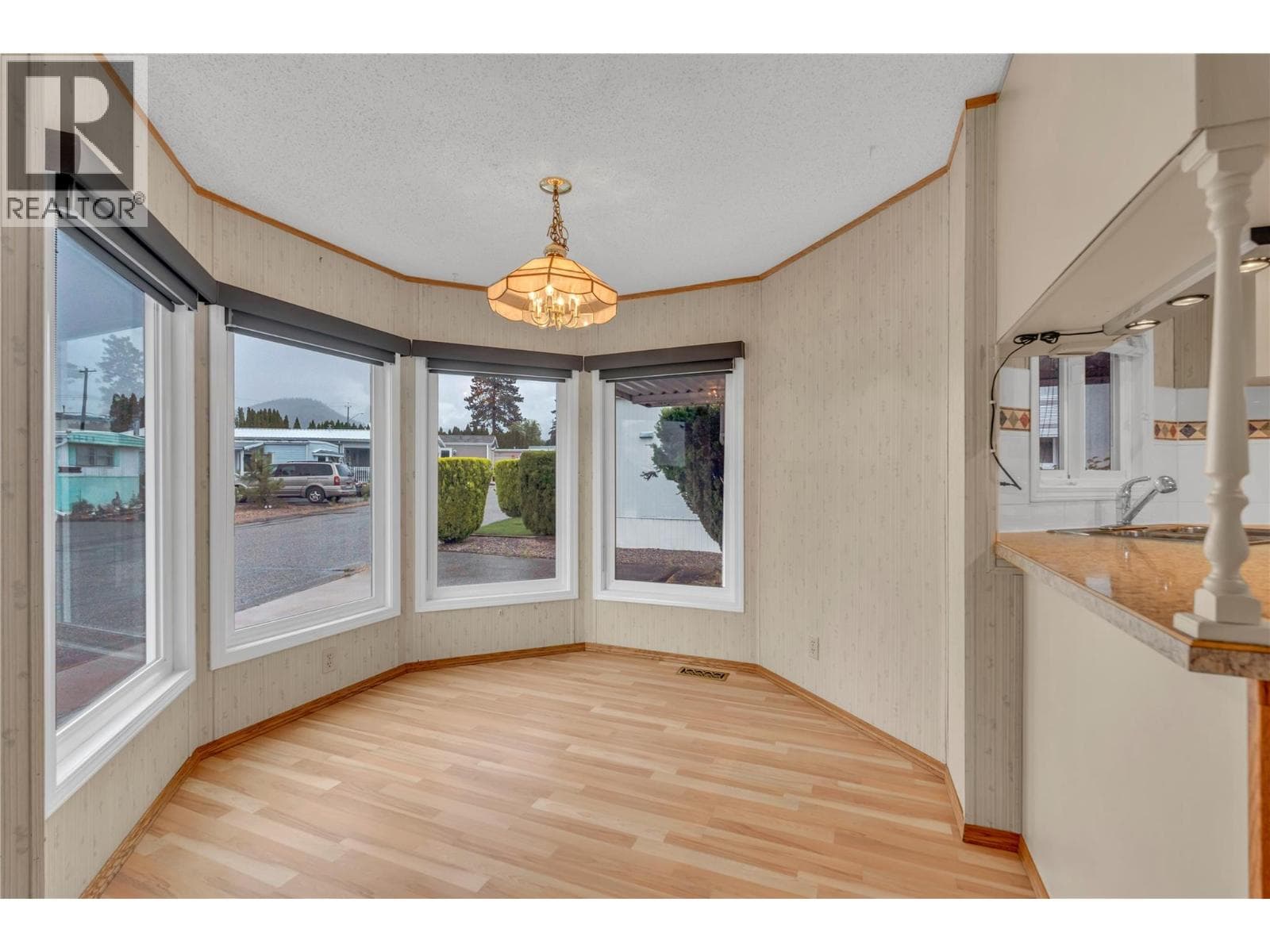 98 Okanagan Avenue E Unit# 25, Interior REALTORS® — photo 5