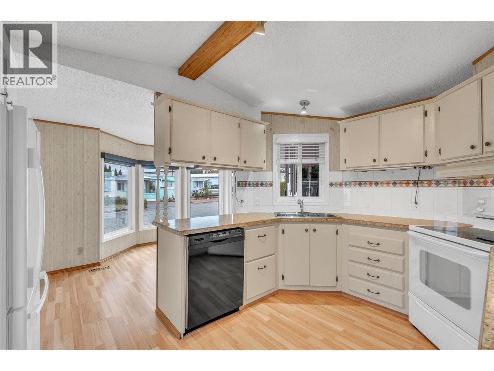 98 Okanagan Avenue E Unit# 25, Interior REALTORS® — photo 4