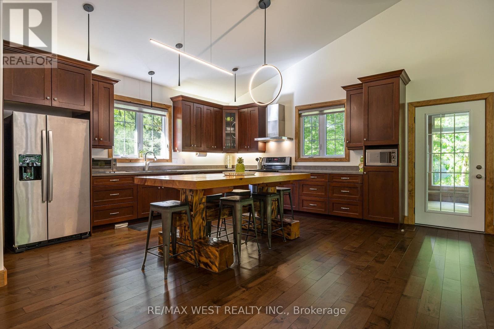 215 FLATROCK ROAD, Toronto — photo 3