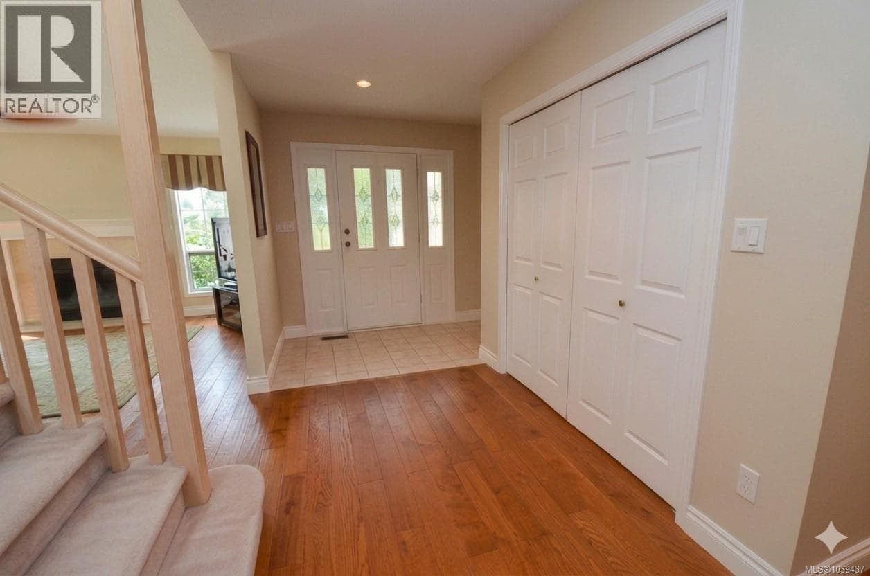 766 Canyon Cres, Vancouver Island — photo 3