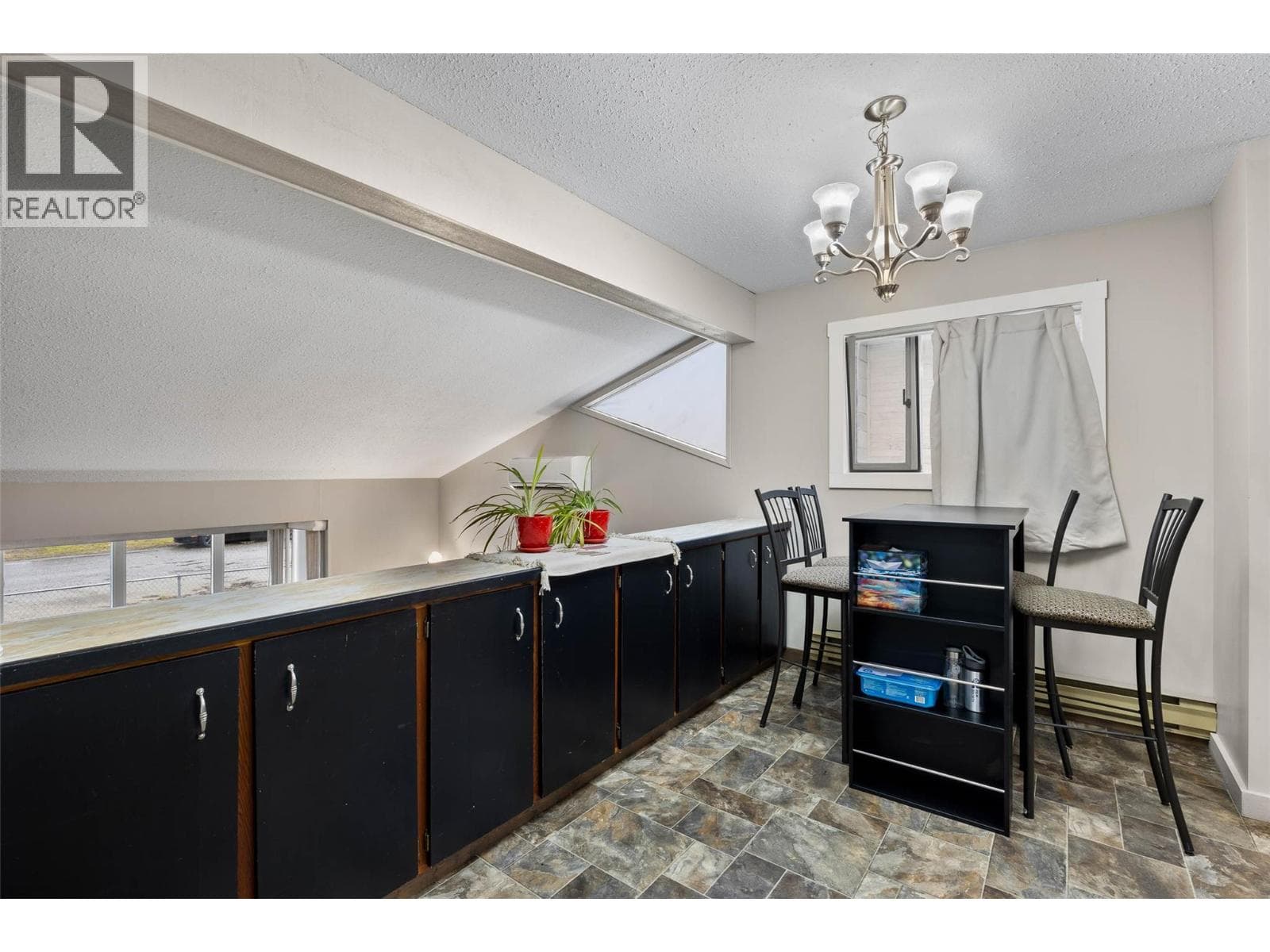 1026 HILLSIDE Avenue, Interior REALTORS® — photo 5