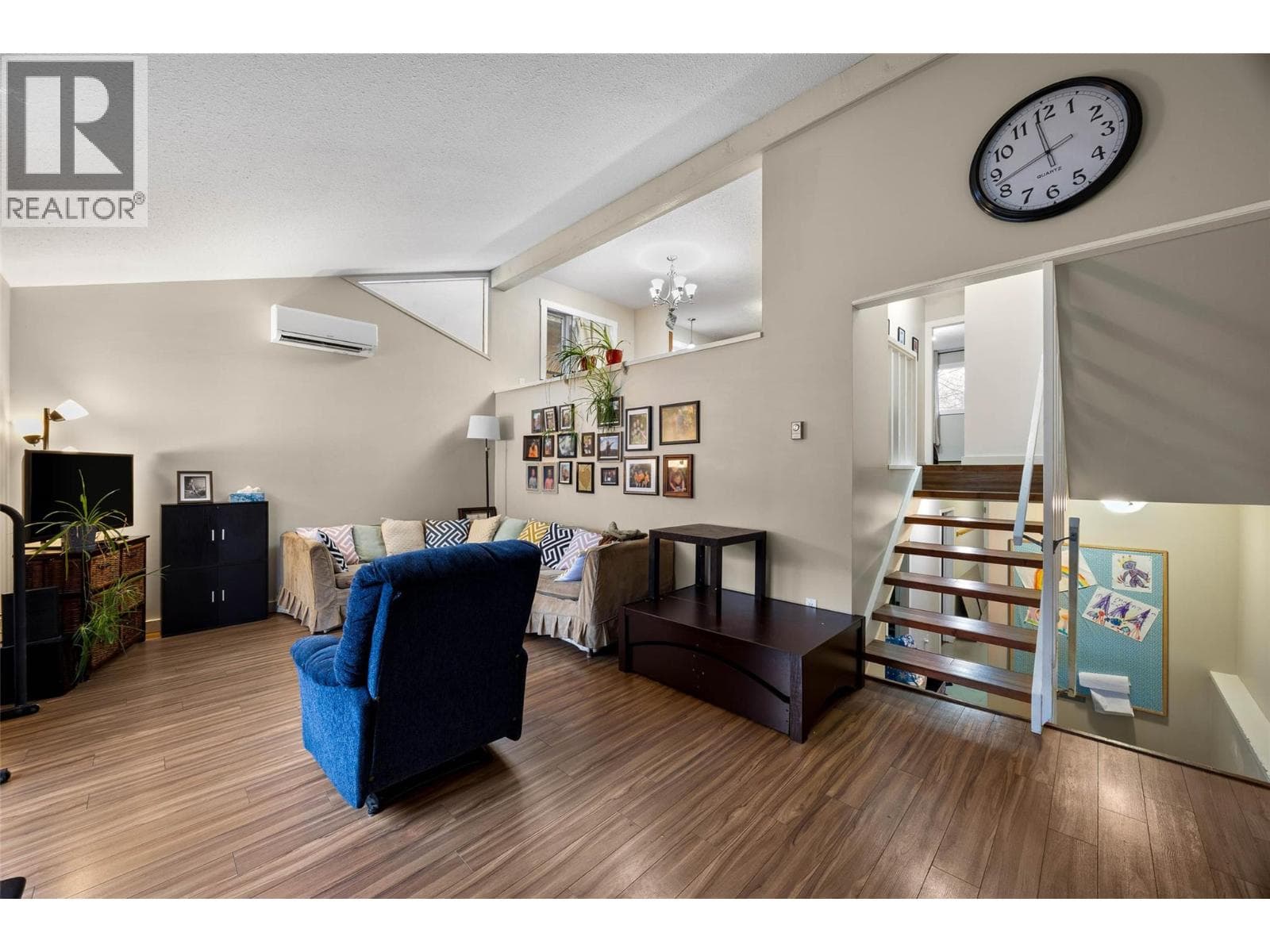 1026 HILLSIDE Avenue, Interior REALTORS® — photo 2