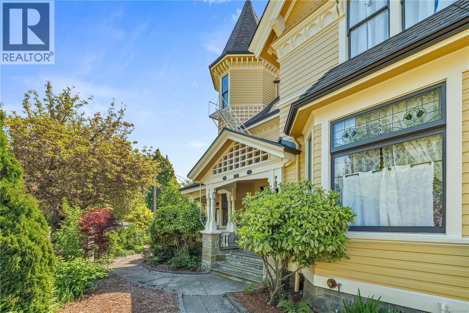 1171 ROCKLAND AVENUE, Victoria — photo 3