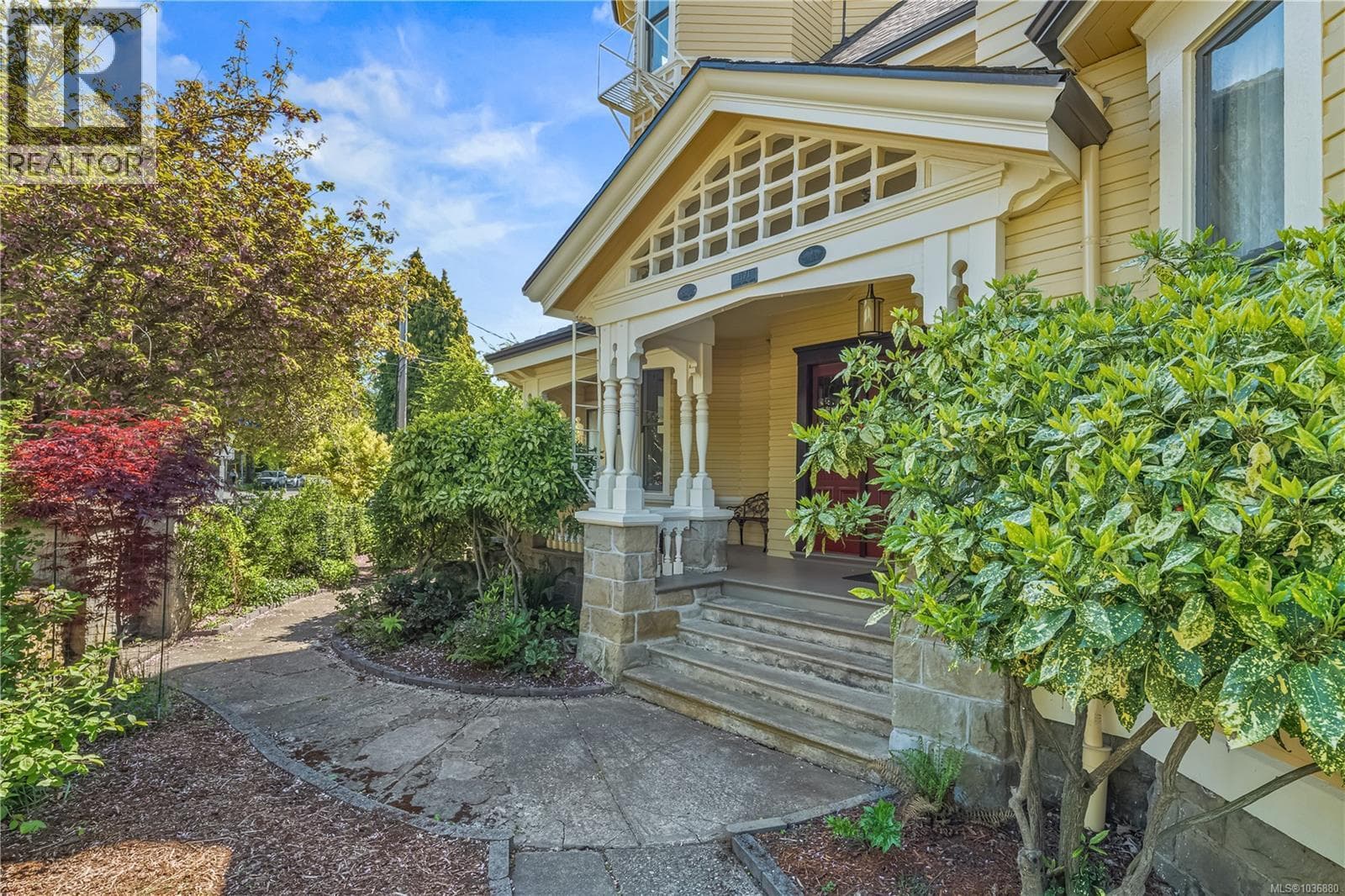 1171 ROCKLAND AVENUE, Victoria — photo 4