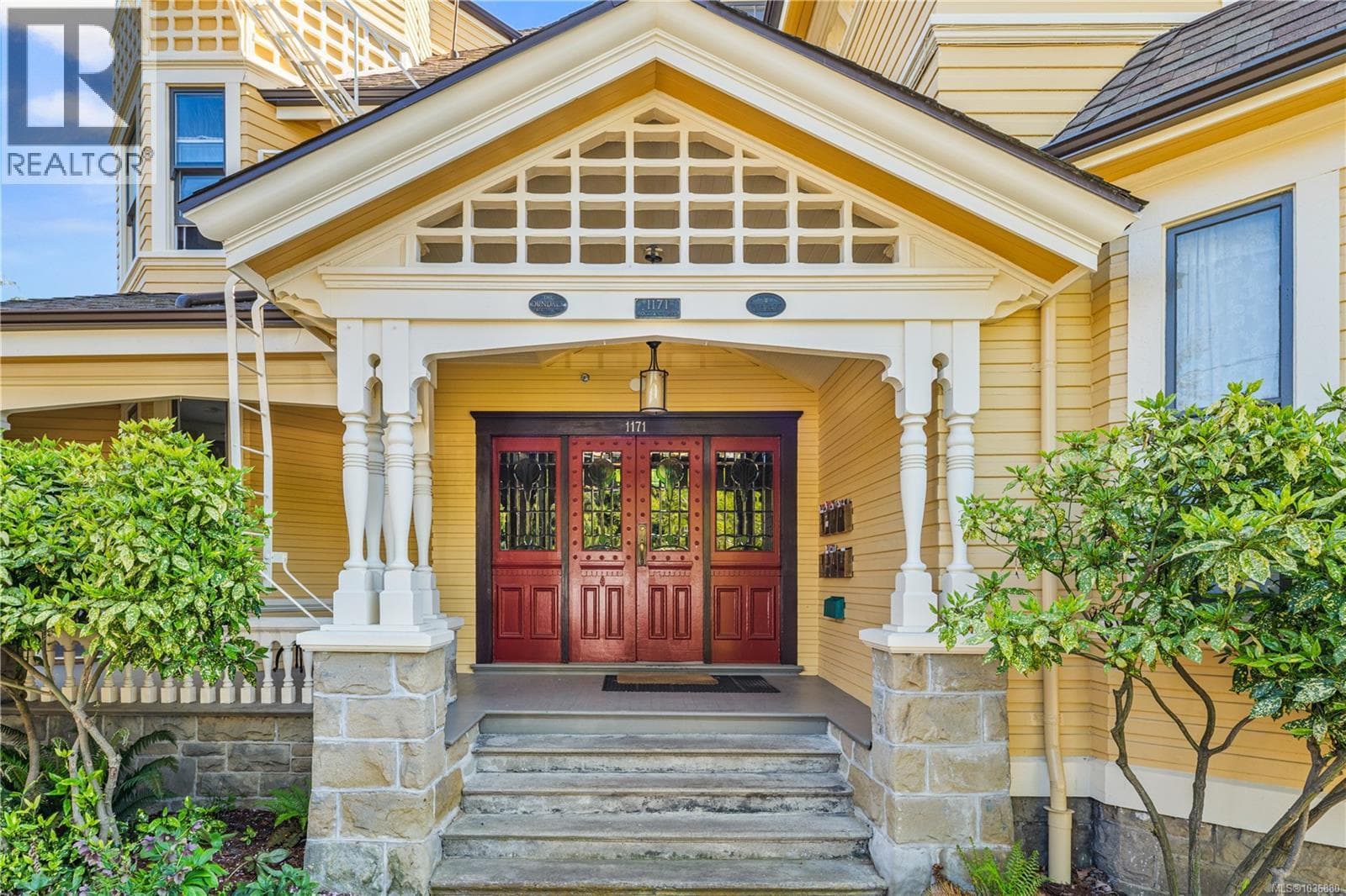 1171 ROCKLAND AVENUE, Victoria — photo 5