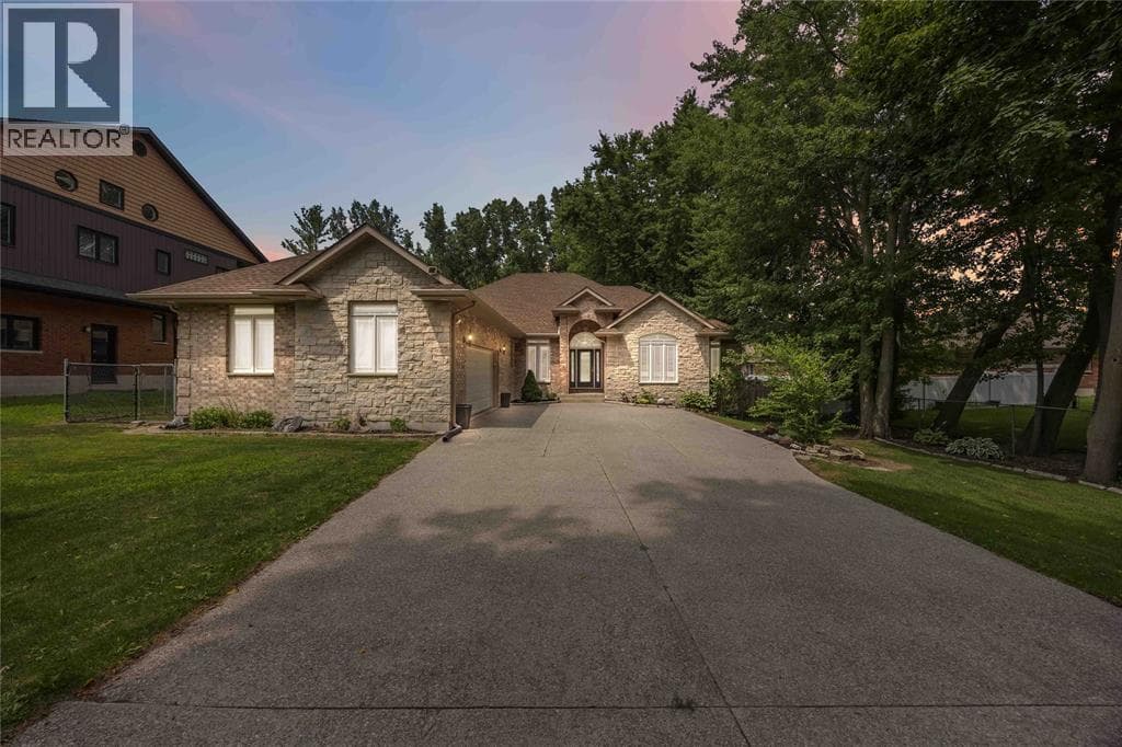 2056 BLACKWELL ROAD, Sarnia — photo 2