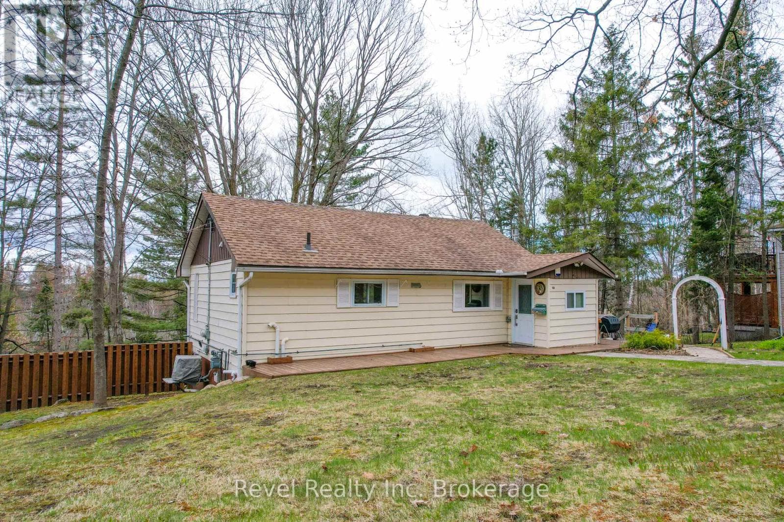 831 SKI CLUB ROAD, North Bay — photo 2