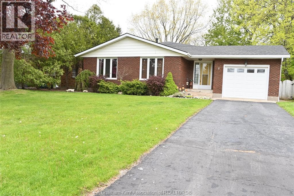 5 Bernard AVENUE East in 
