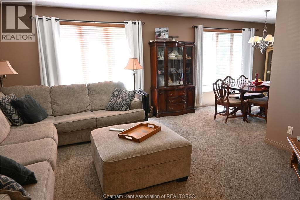 5 Bernard AVENUE East, Chatham Kent — photo 5