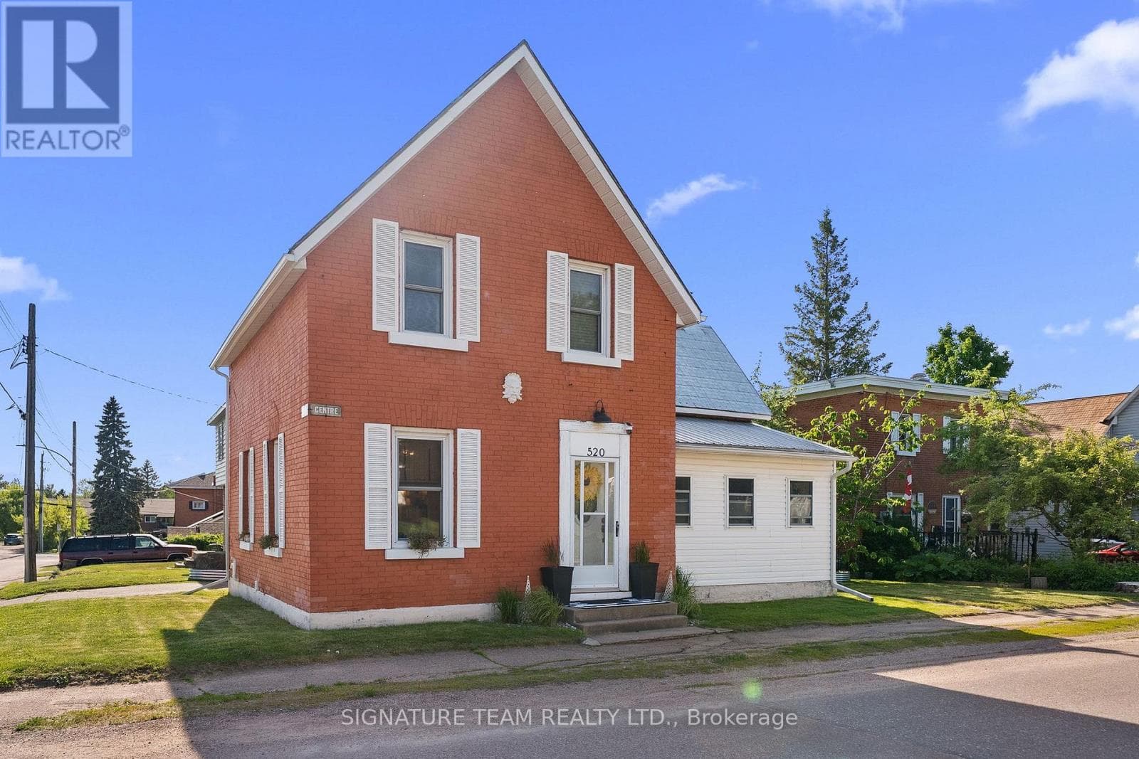 520 CENTRE STREET in
