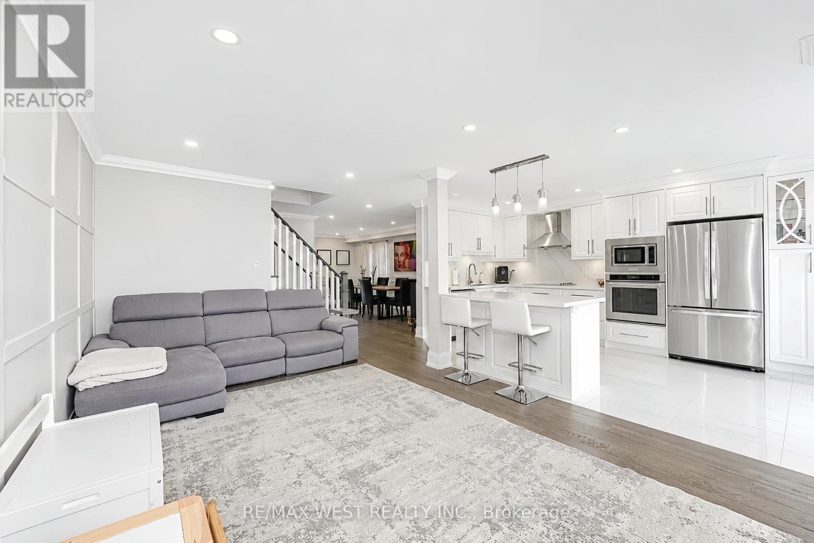 166 RICHARDSON CRESCENT, Toronto — photo 3