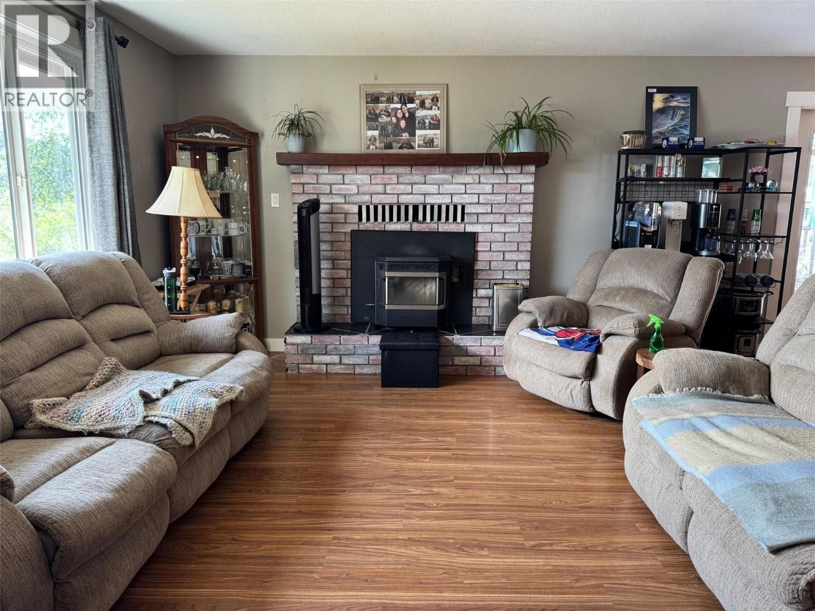 3399 Pineridge Drive, Interior REALTORS® — photo 2