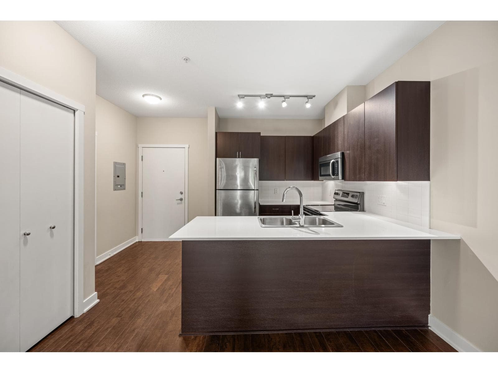 305 20460 DOUGLAS CRESCENT, Fraser Valley — photo 2