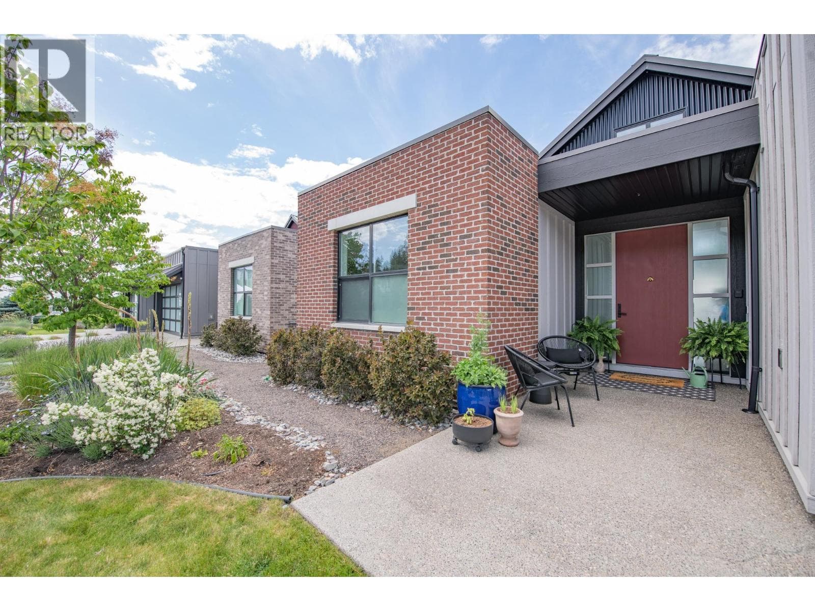 213 ASHCROFT PLAZA, Interior REALTORS® — photo 4