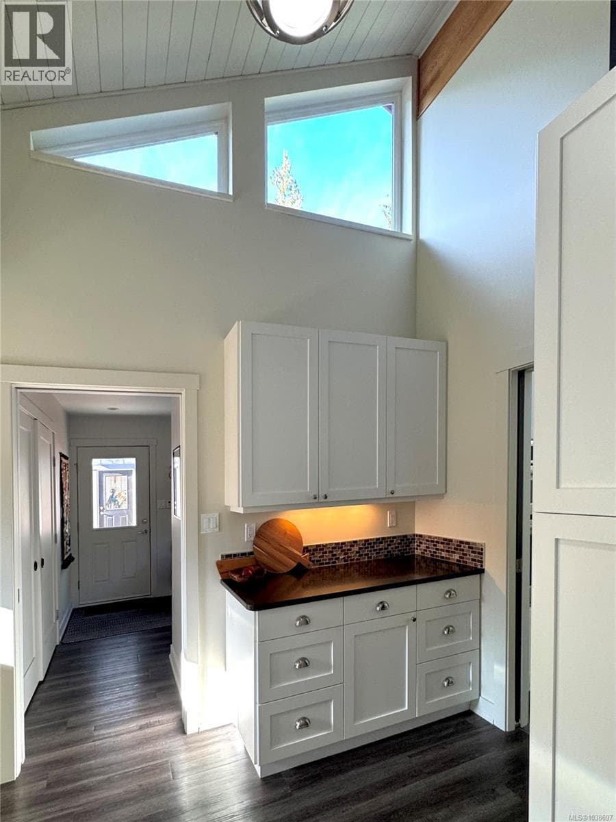 3881 Charlton Dr, Vancouver Island — photo 5