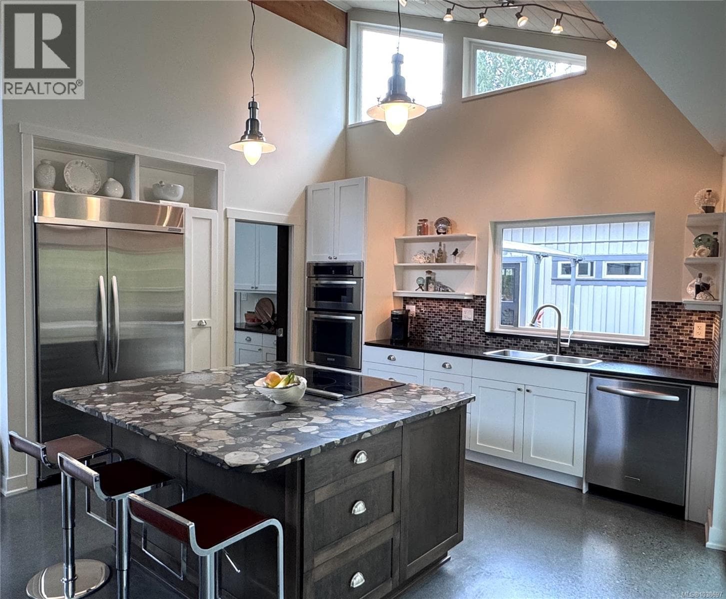 3881 Charlton Dr, Vancouver Island — photo 4