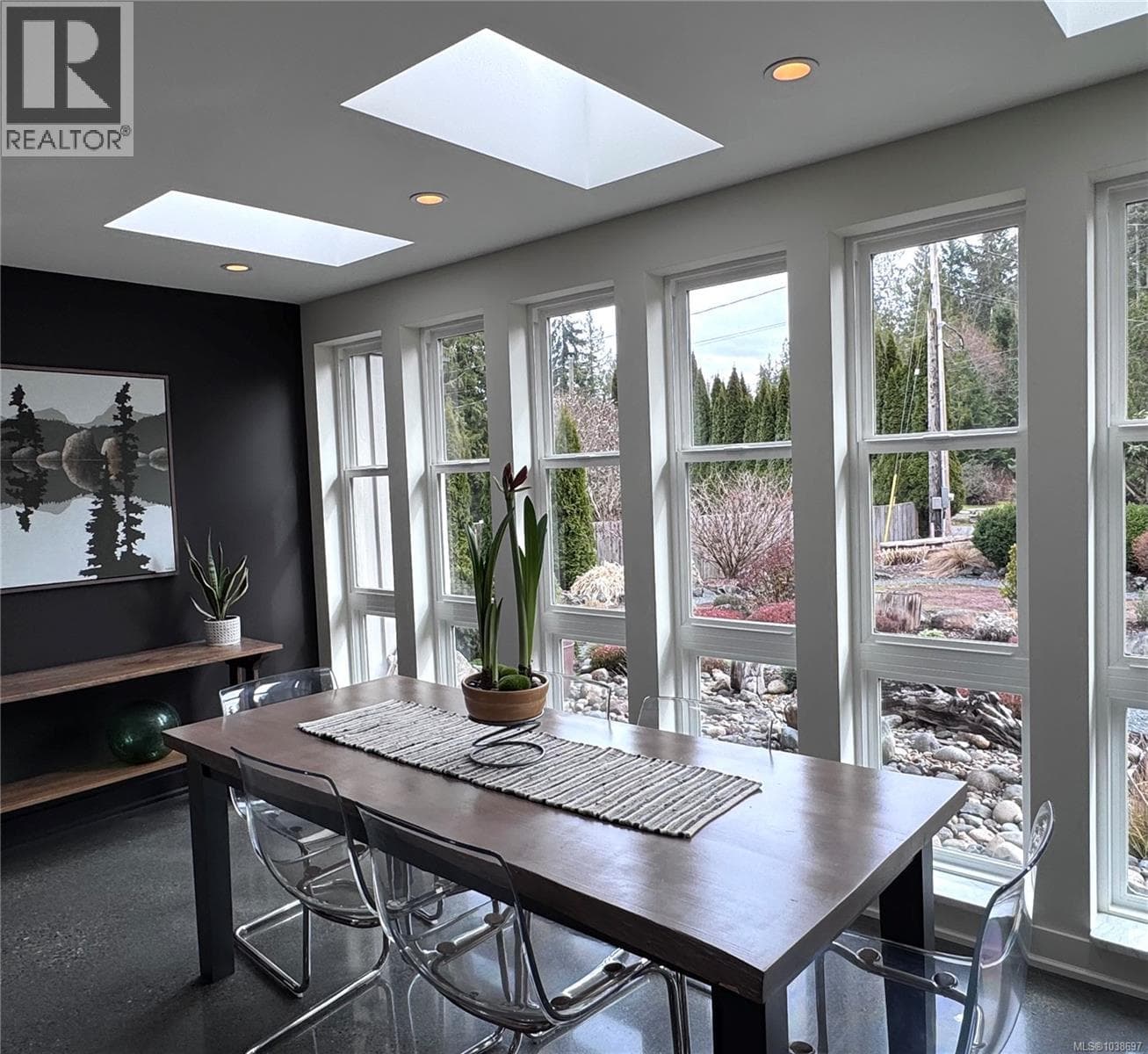 3881 Charlton Dr, Vancouver Island — photo 3