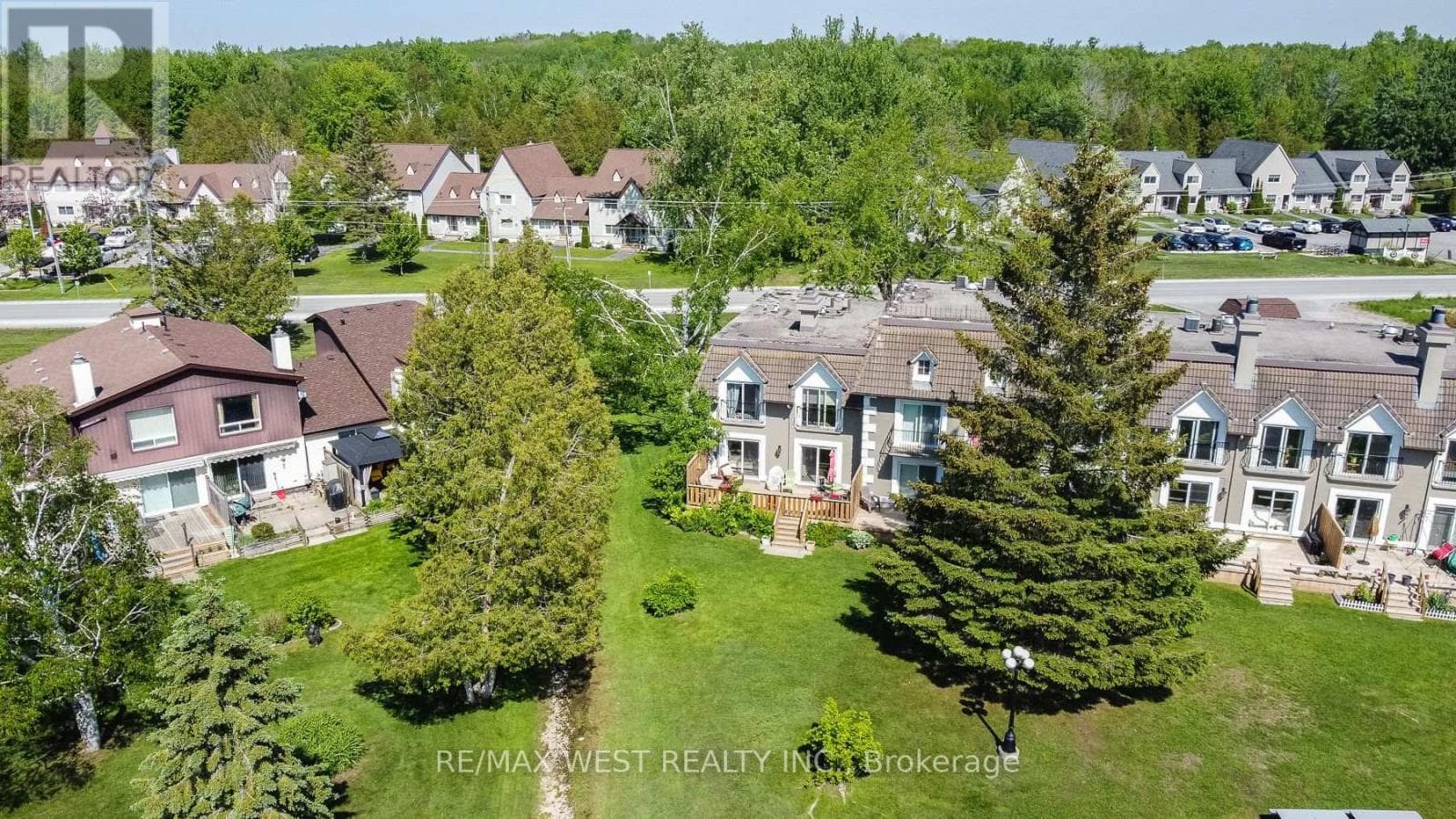 16 - 60 LAGUNA PARKWAY, Toronto — photo 2