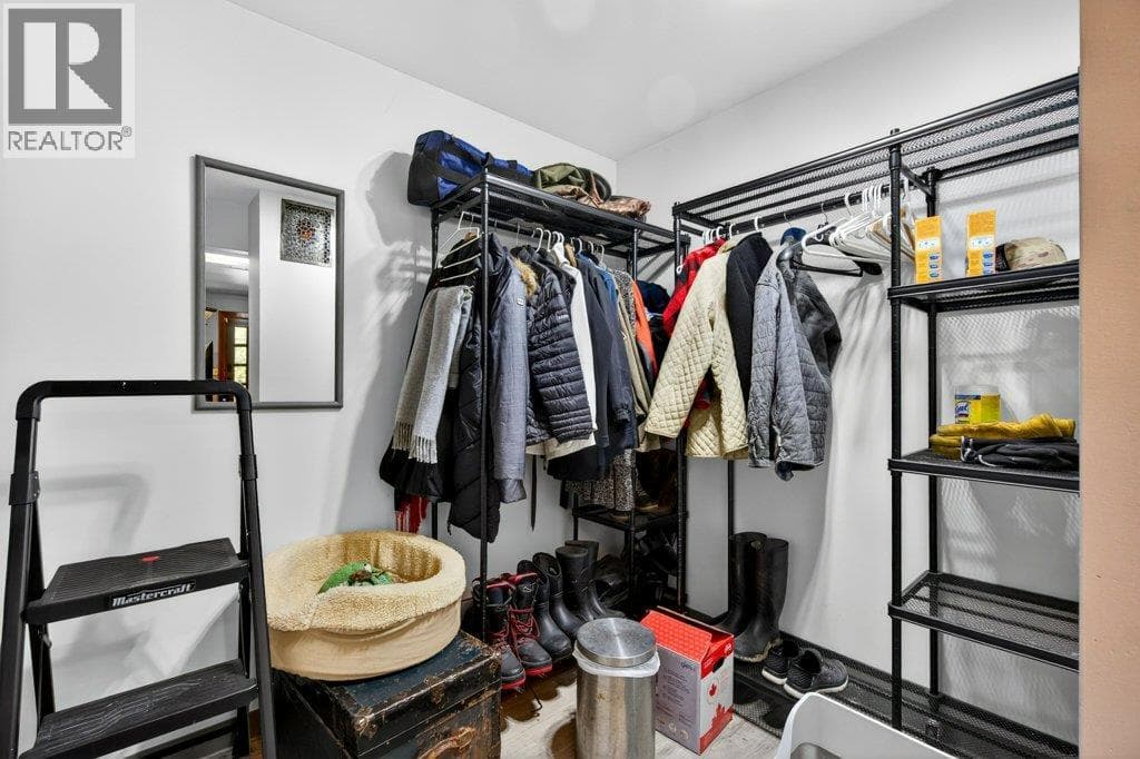 22 CROSSMAN ROAD, Interior REALTORS® — photo 5