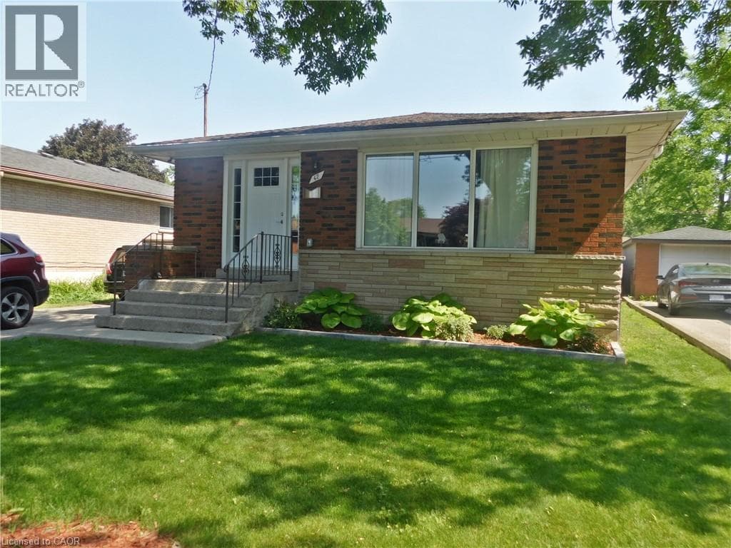 42 ATWATER CRESCENT, Cornerstone — photo 2