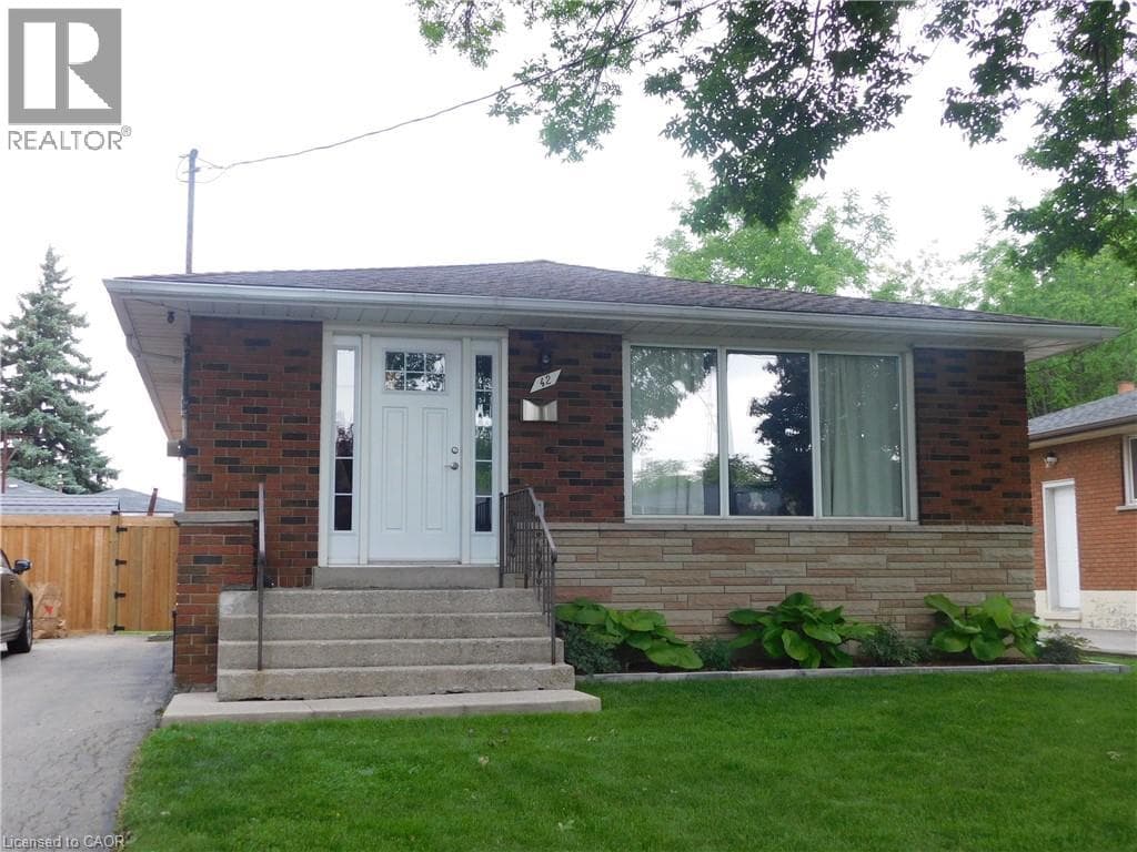 42 ATWATER CRESCENT, Cornerstone — photo 3