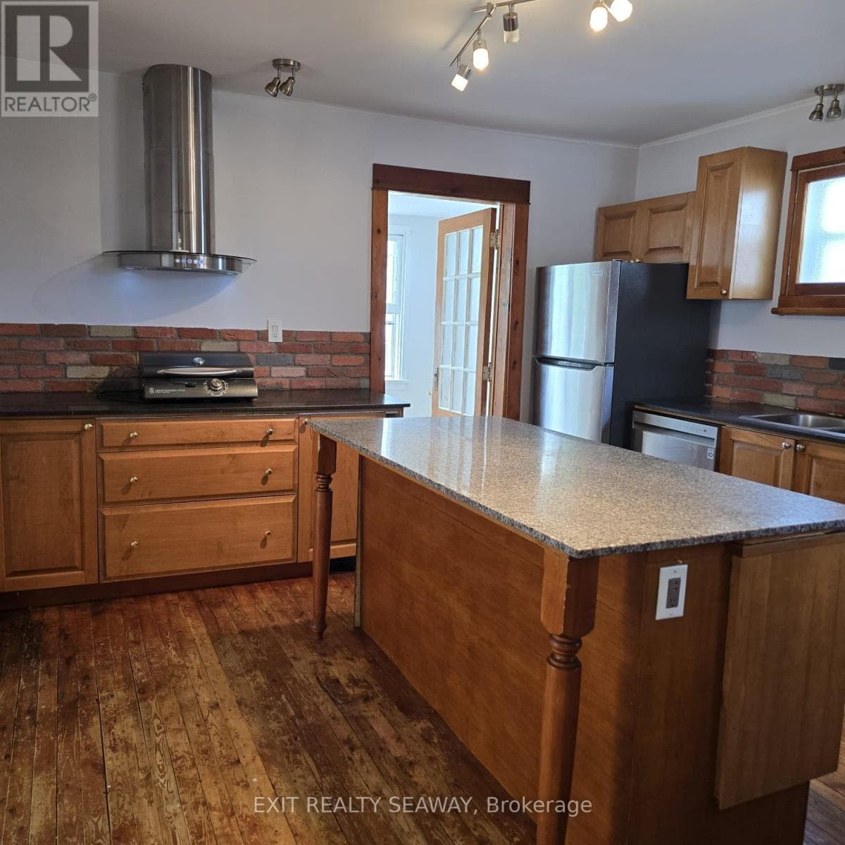140 BELMONT STREET, Cornwall — photo 3