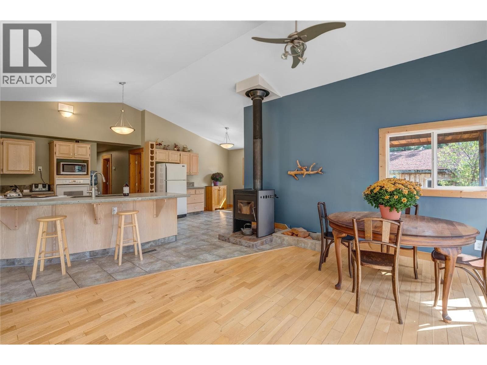 28 DEANS ROAD, Interior REALTORS® — photo 4