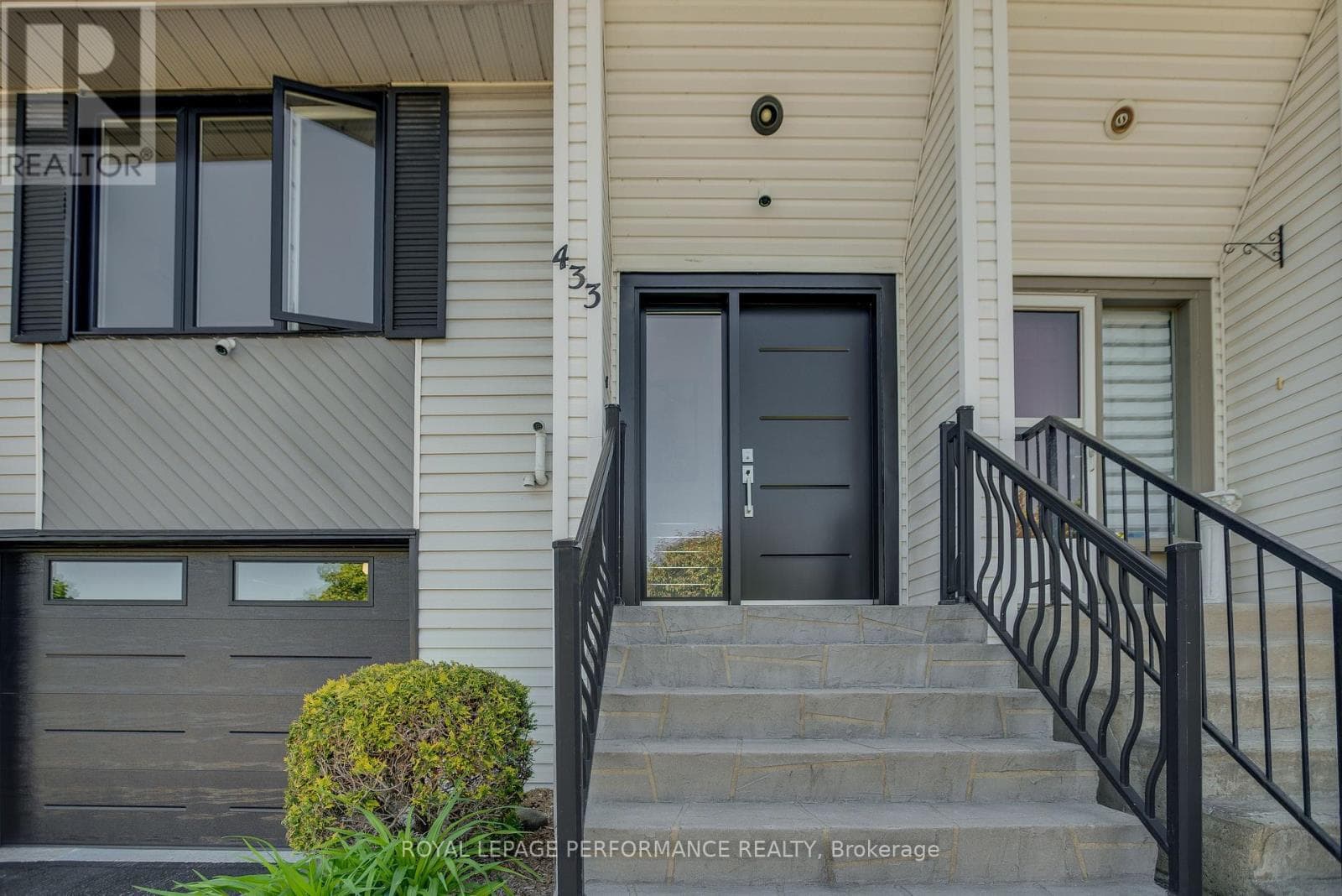 433 TUPPER STREET, Cornwall — photo 2