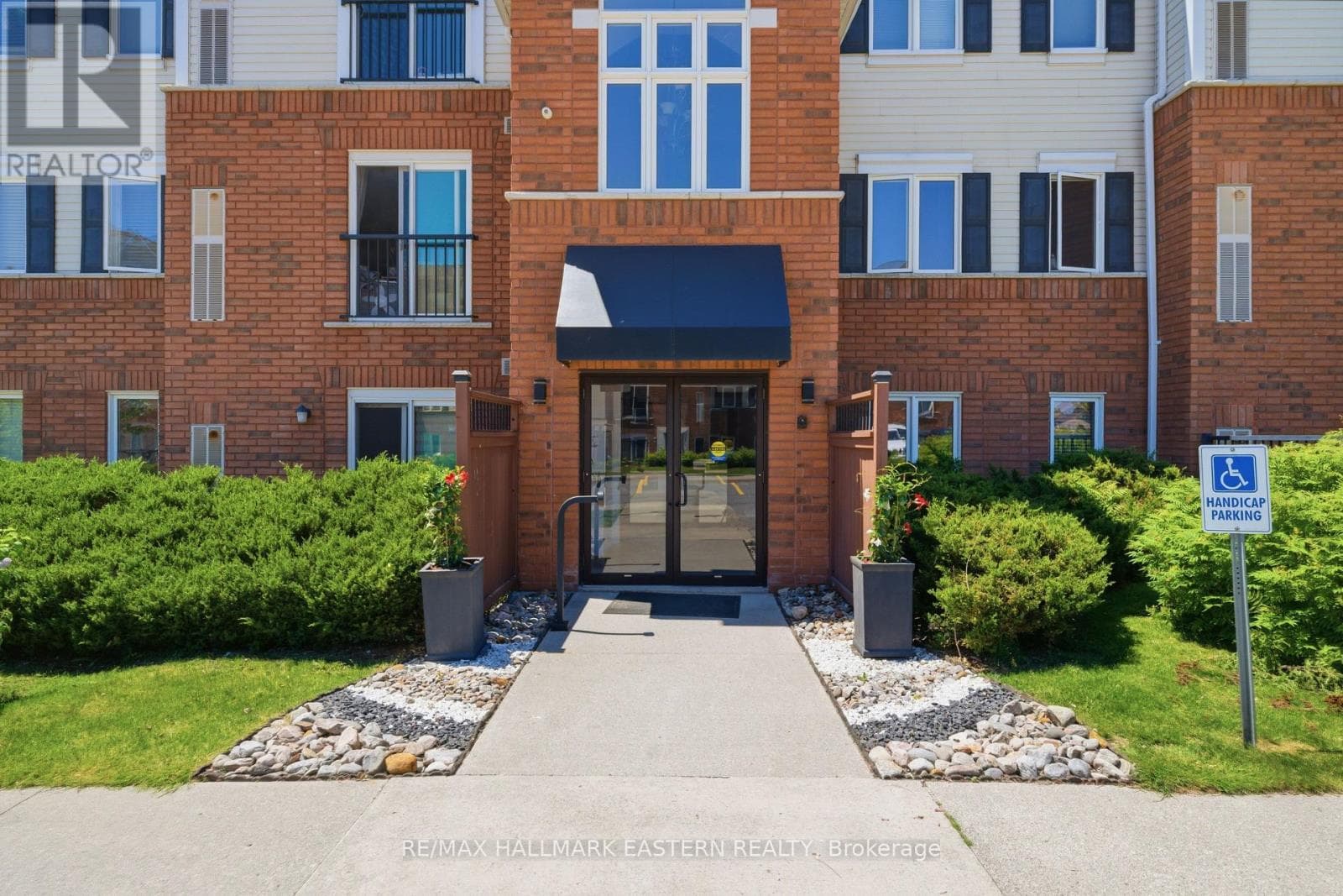 101 - 300 SPILLSBURY DRIVE, Central Lakes — photo 3