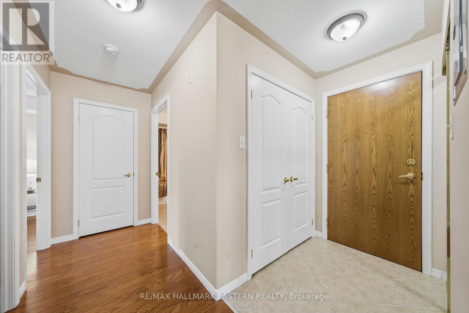 101 - 300 SPILLSBURY DRIVE, Central Lakes — photo 4