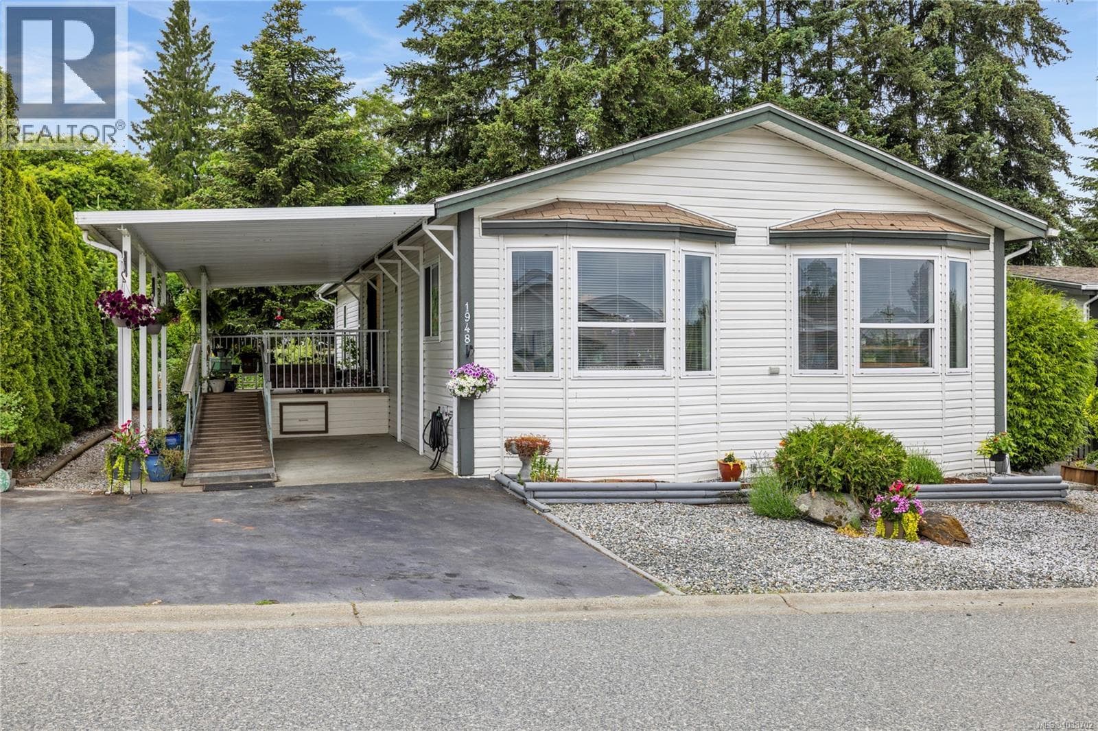 1948 Valley Oak Dr in Harewood