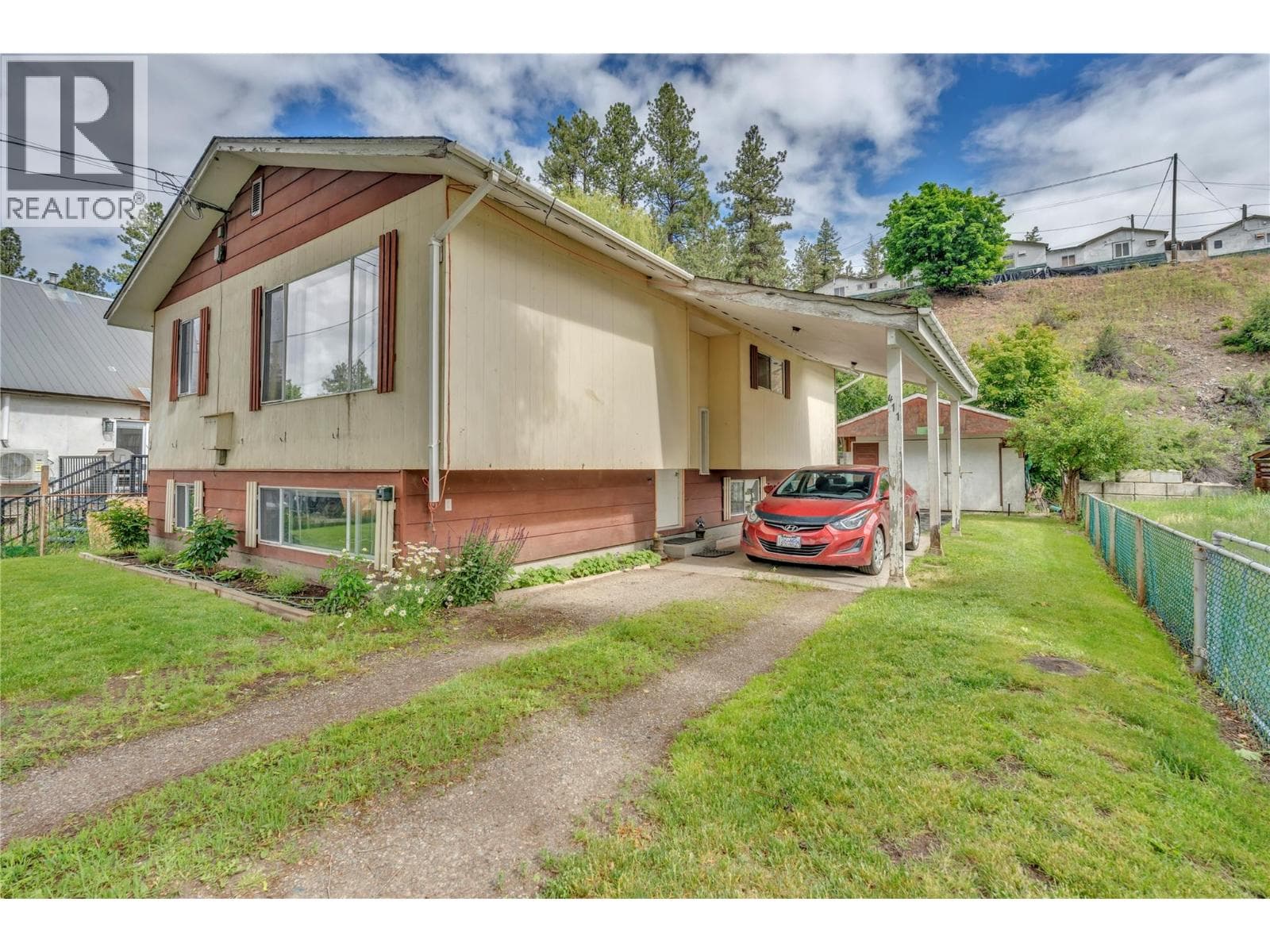 411 Auburn Cres, Interior REALTORS® — photo 3
