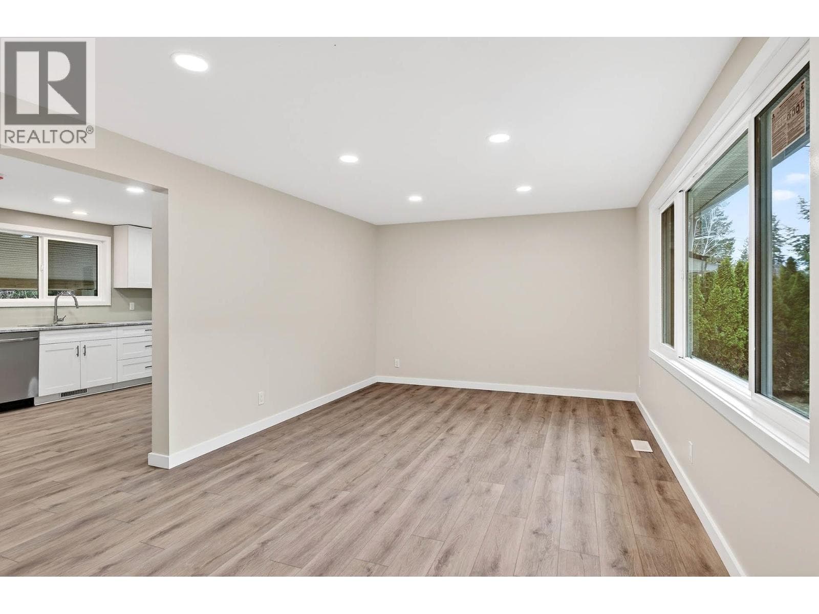 1297 THOMPSON Drive, Interior REALTORS® — photo 5