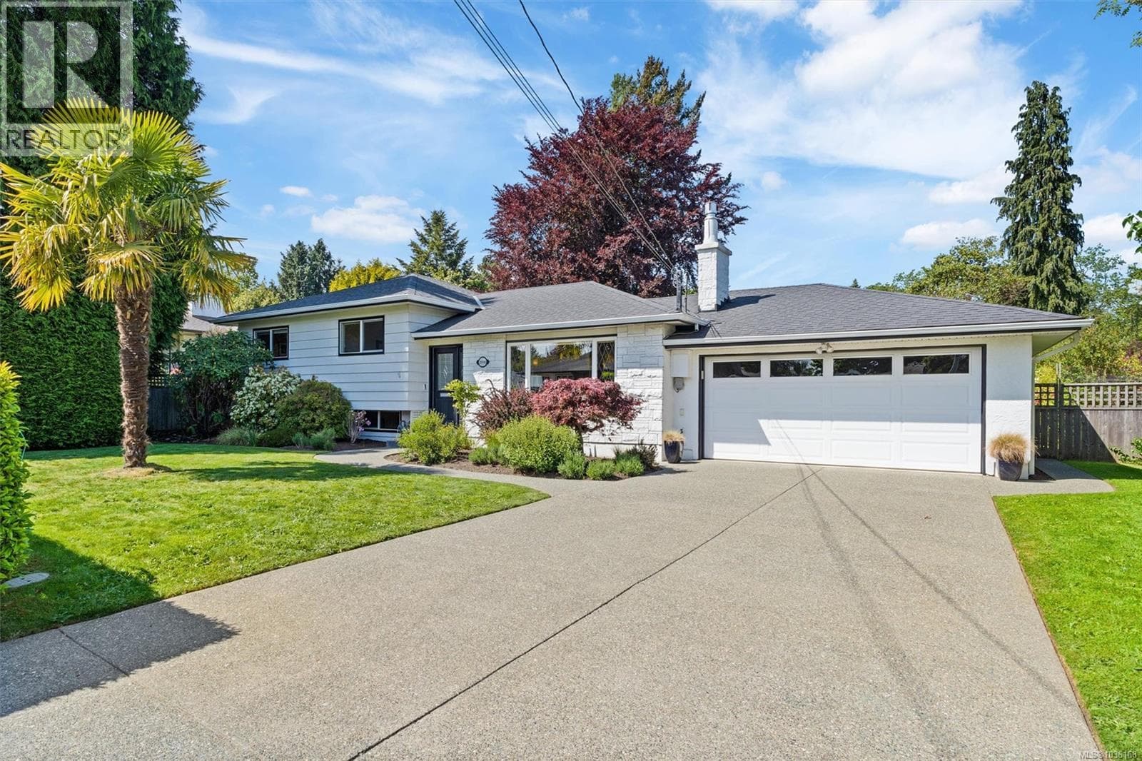 2090 McNeill Ave, Victoria — photo 2