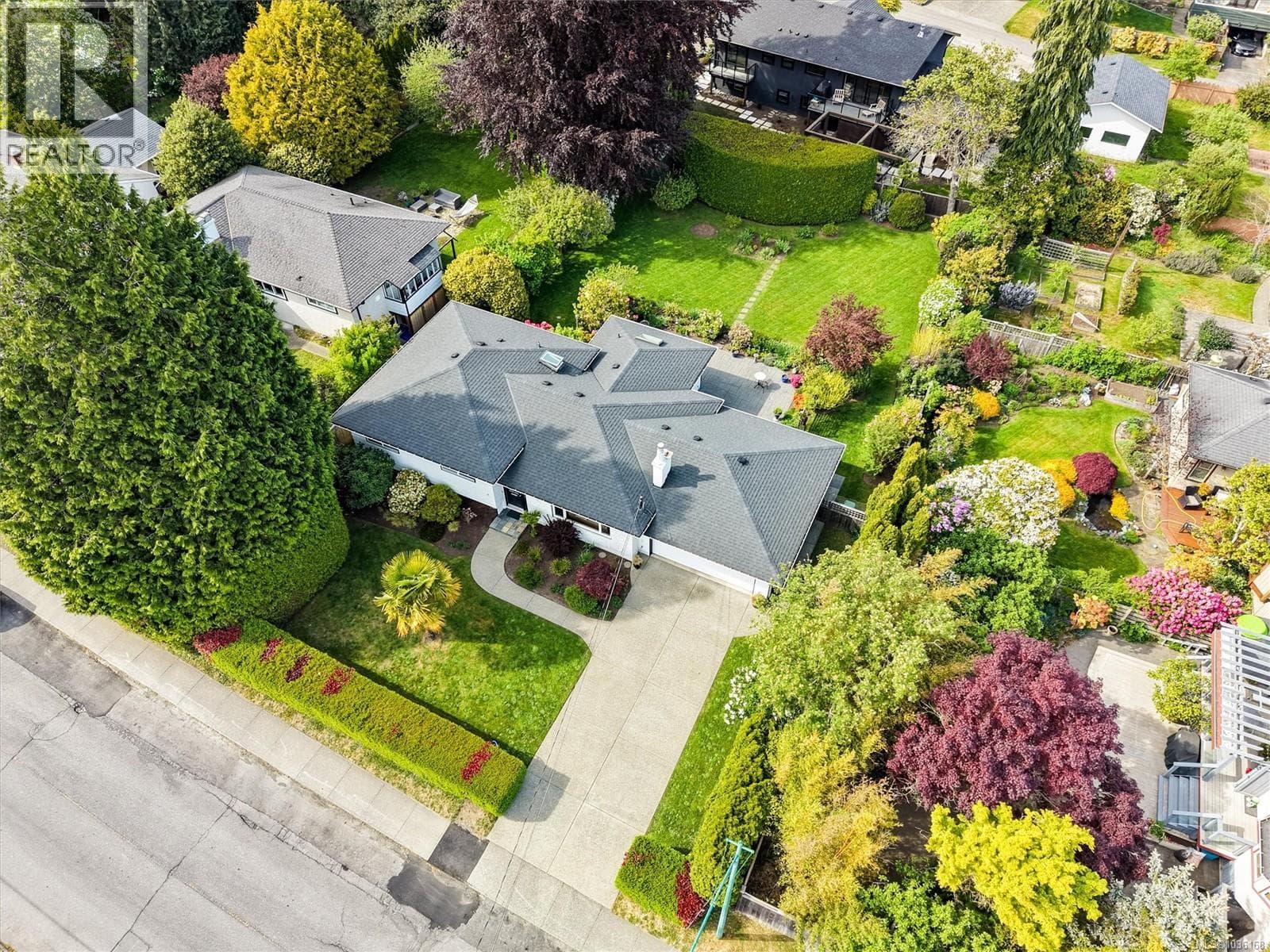 2090 McNeill Ave, Victoria — photo 4