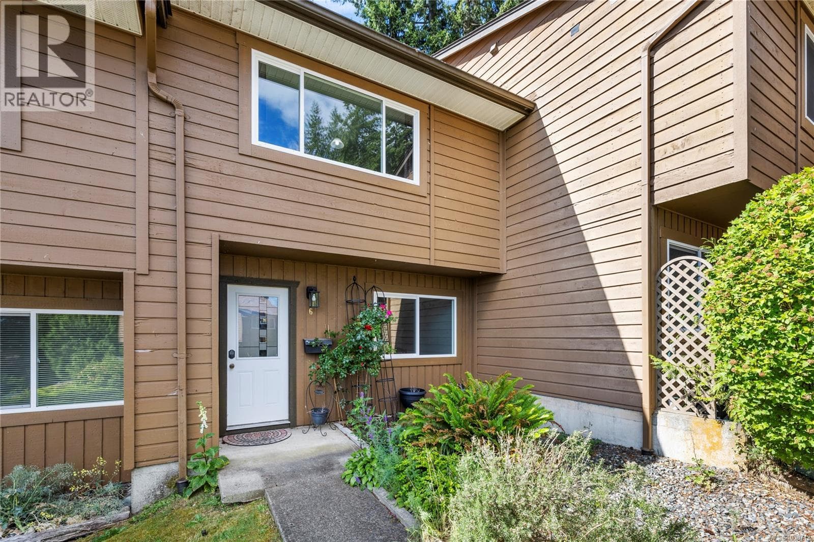 6 855 Howard Ave, Vancouver Island — photo 2