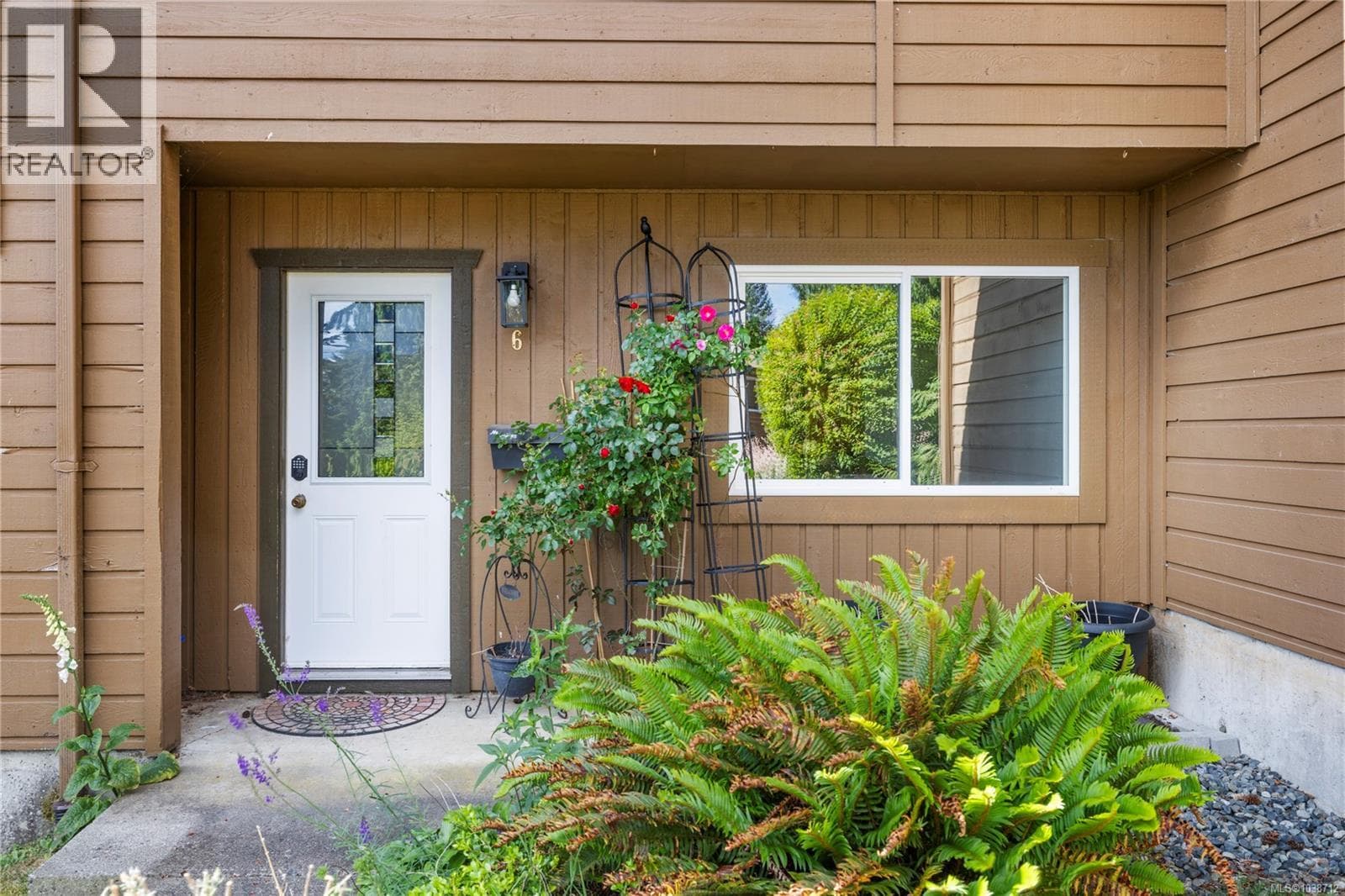 6 855 Howard Ave, Vancouver Island — photo 3