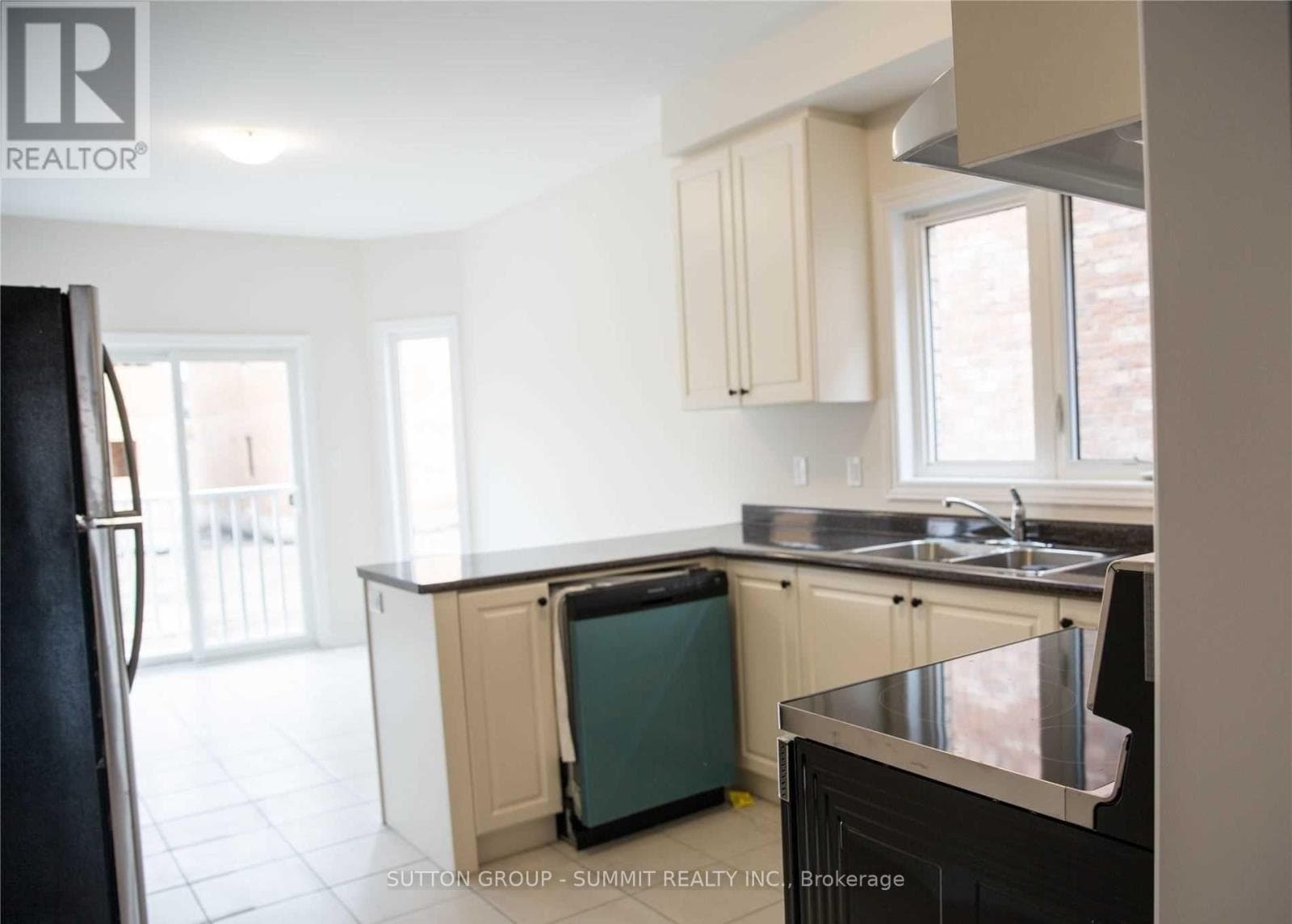 19 JARDINE STREET, Toronto — photo 3