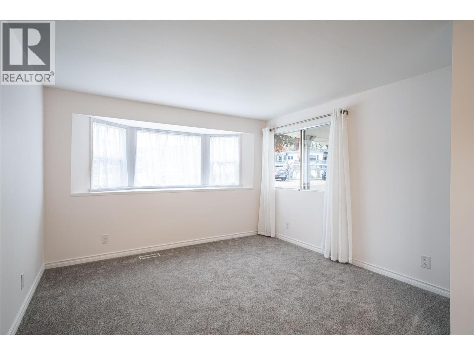 4505 McLean Creek Road Unit# E14, Interior REALTORS® — photo 3