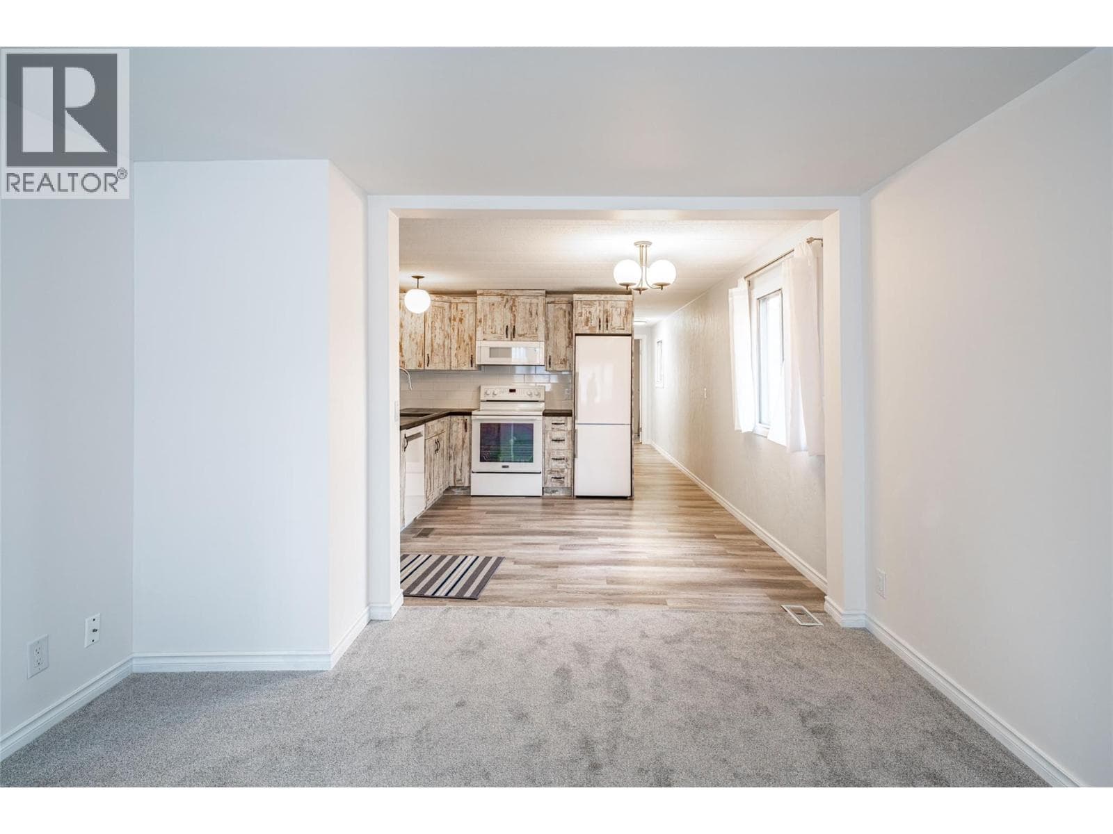 4505 McLean Creek Road Unit# E14, Interior REALTORS® — photo 5