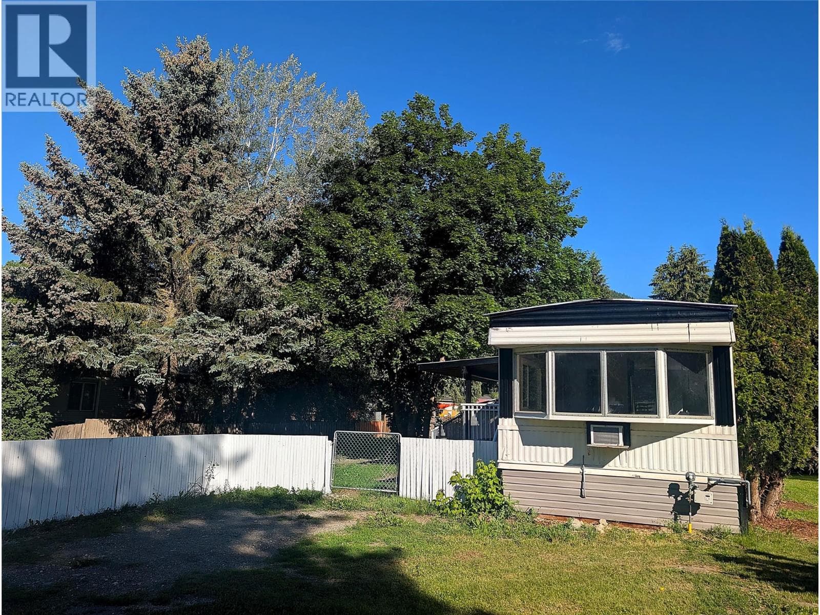 446 Mabel Lake Road Unit# E9, Interior REALTORS® — photo 3