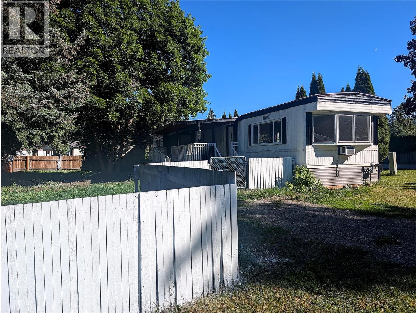 446 Mabel Lake Road Unit# E9, Interior REALTORS® — photo 2