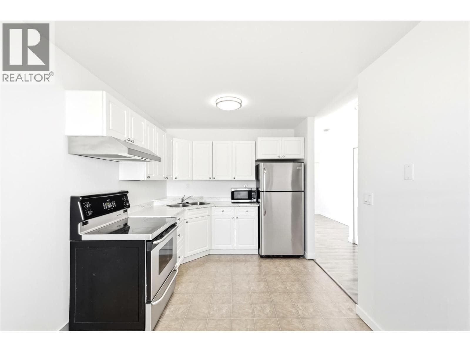 1946 Tranquille Road Unit# 5, Interior REALTORS® — photo 5