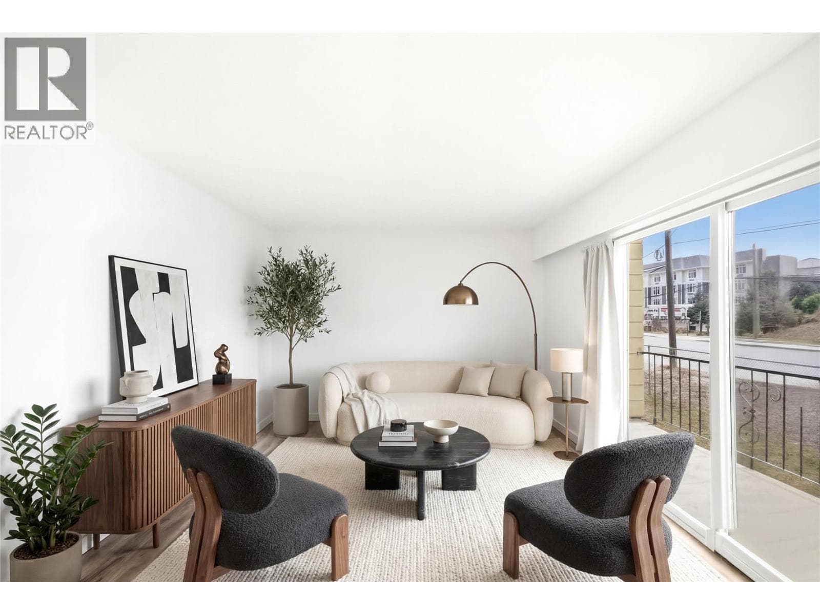 1946 Tranquille Road Unit# 5, Interior REALTORS® — photo 2