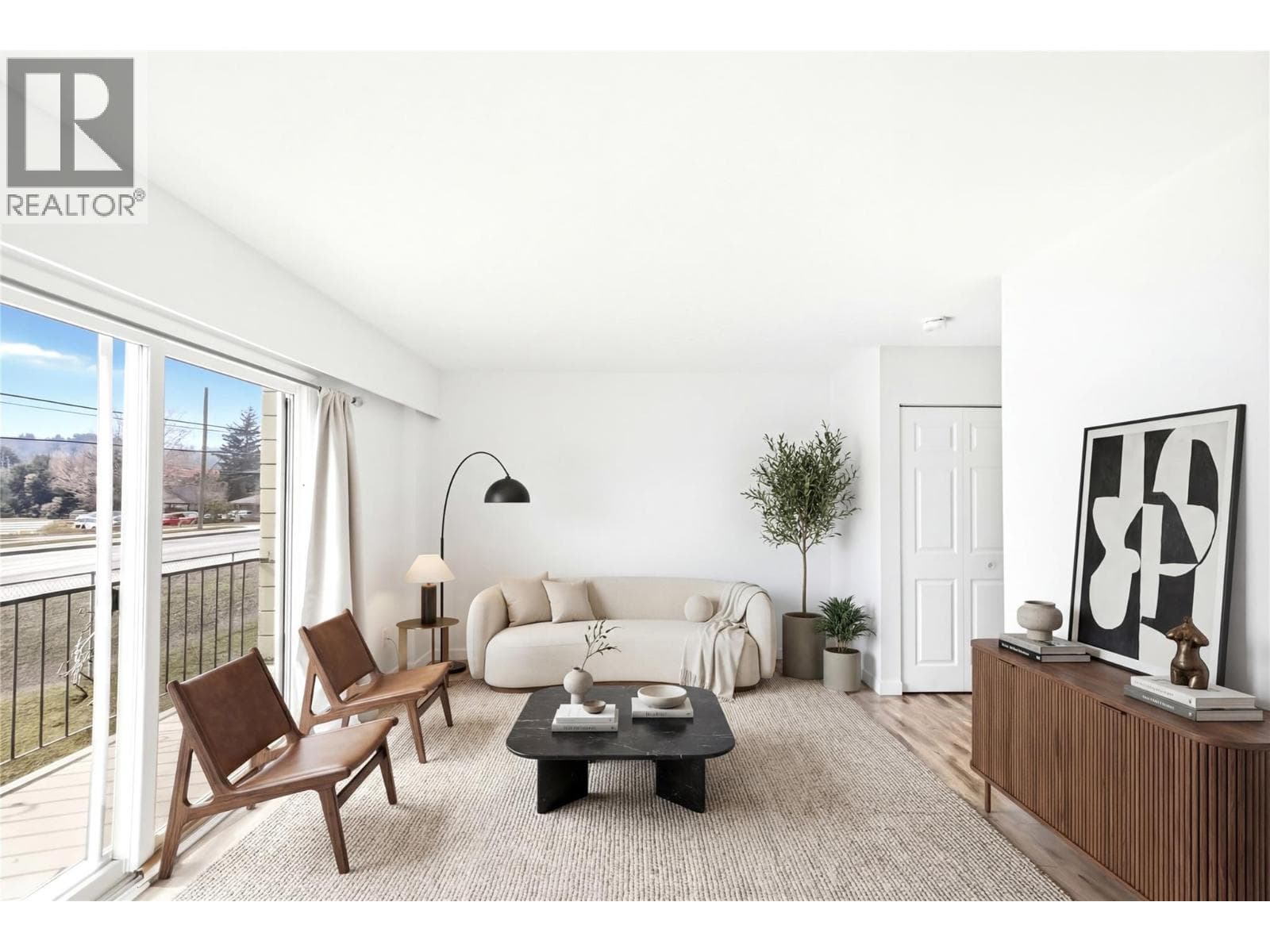 1946 Tranquille Road Unit# 5, Interior REALTORS® — photo 3
